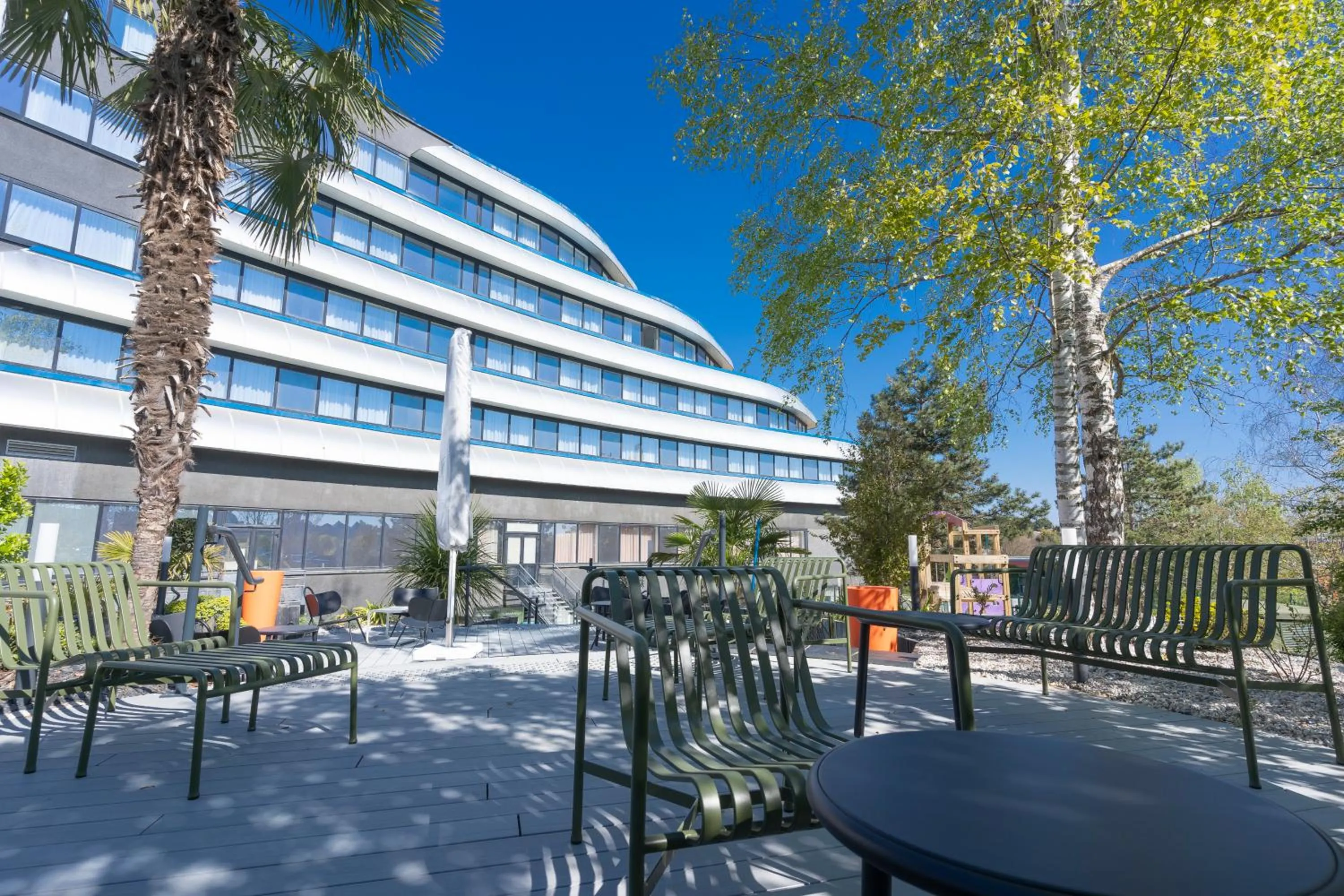 Swimming pool in Novotel Poitiers Site du Futuroscope