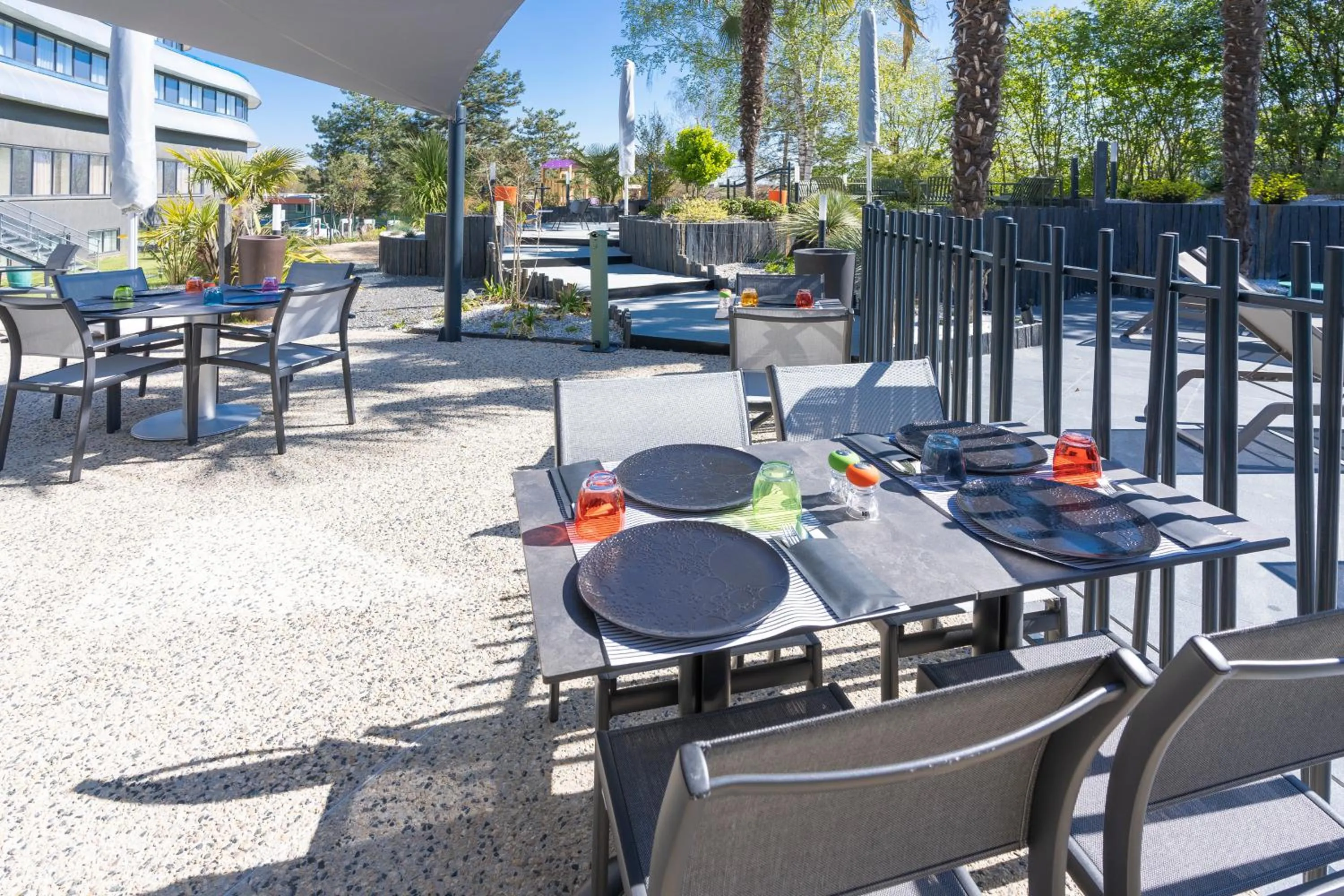 Swimming pool in Novotel Poitiers Site du Futuroscope