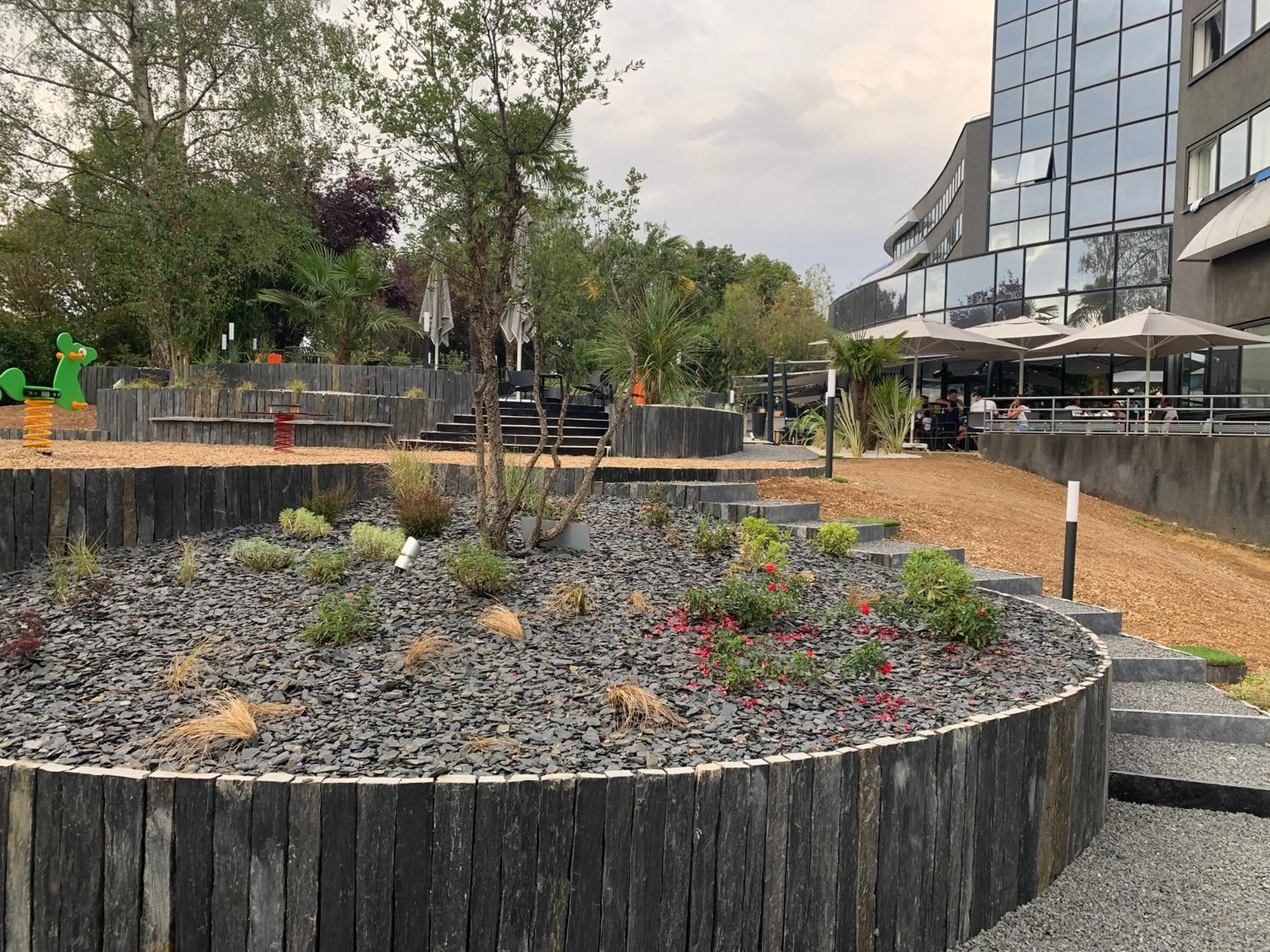 Patio in Novotel Poitiers Site du Futuroscope
