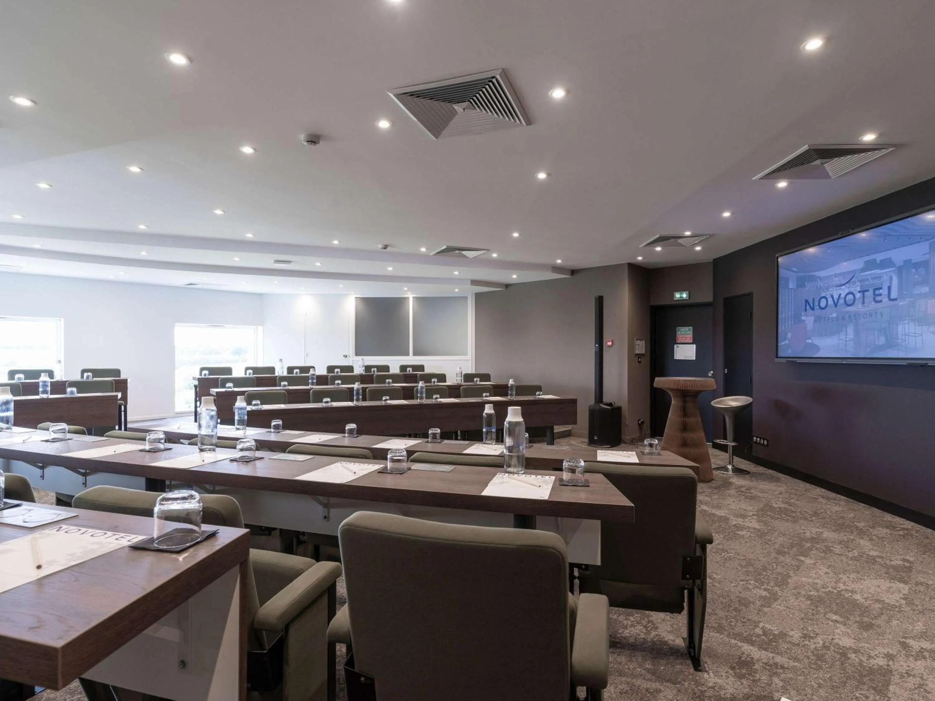 Meeting/conference room in Novotel Poitiers Site du Futuroscope