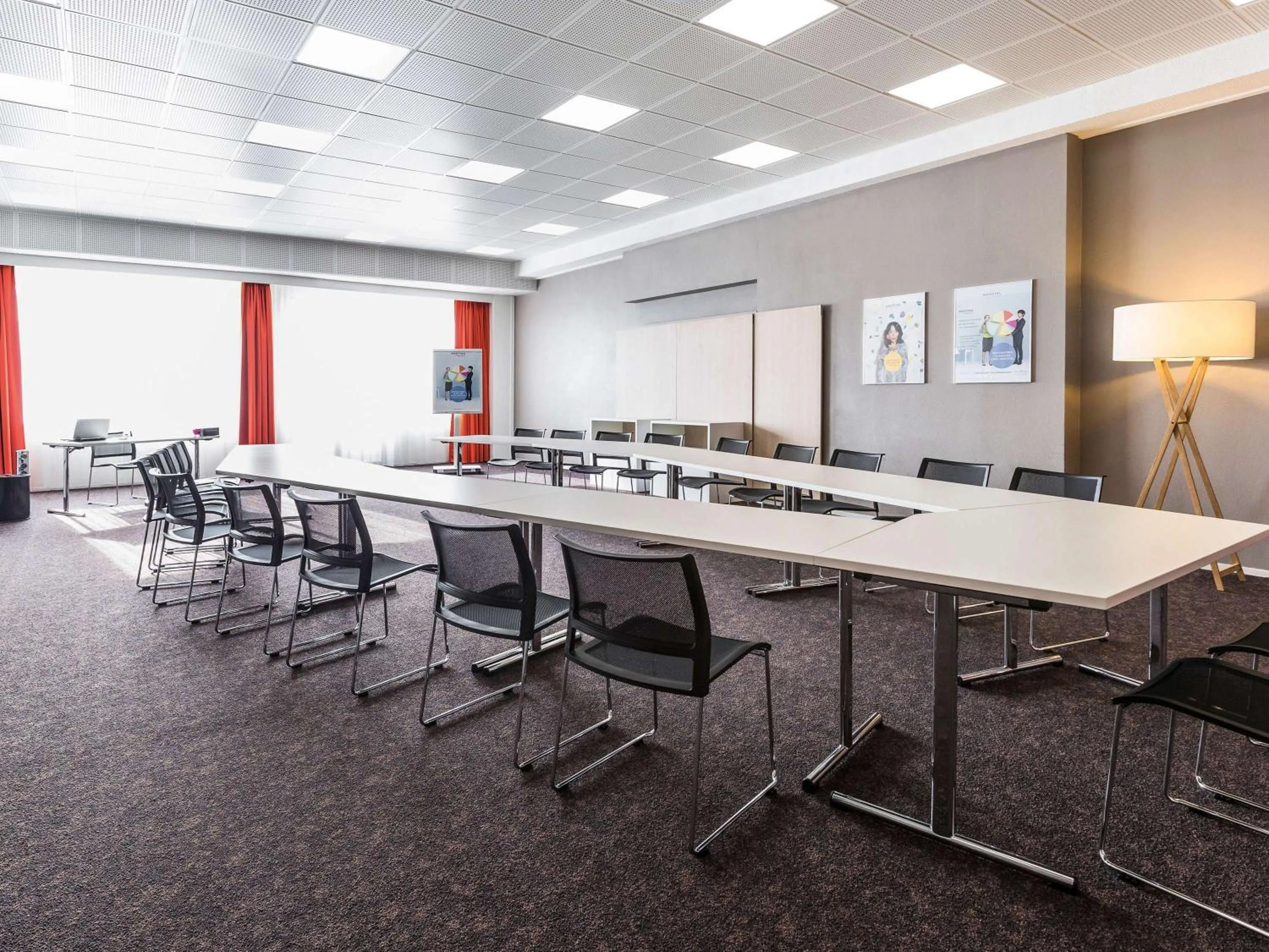 Meeting/conference room in Novotel Poitiers Site du Futuroscope