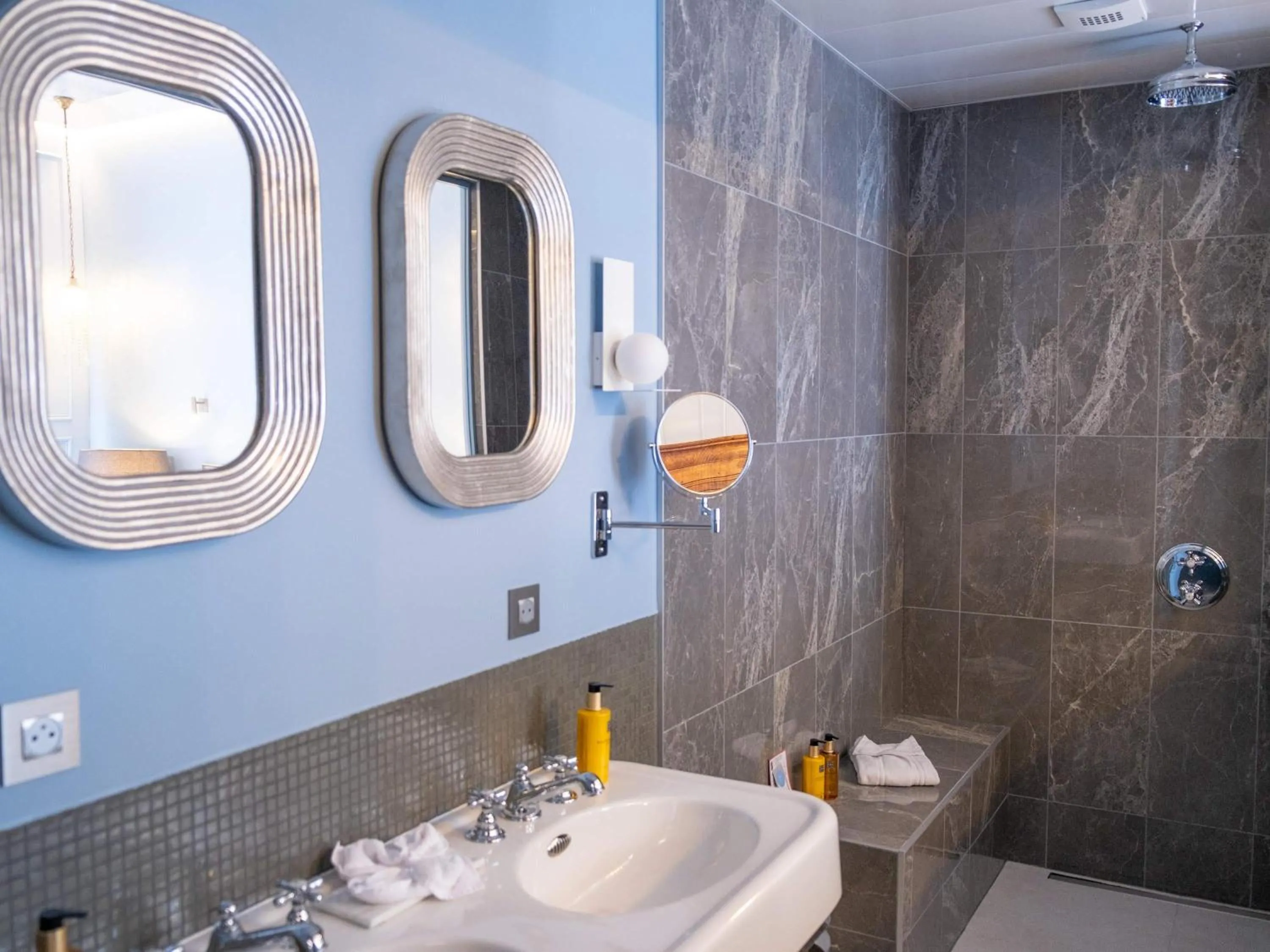 Bedroom in Hotel Novotel Domaine de Maffliers - Paris Val-d'Oise