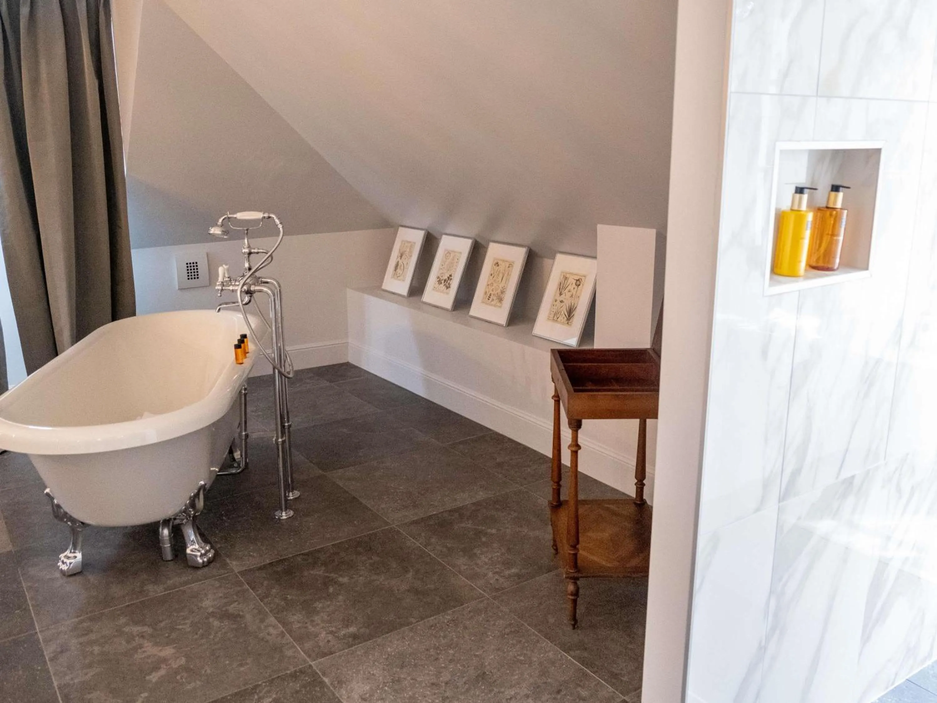 Bedroom in Hotel Novotel Domaine de Maffliers - Paris Val-d'Oise