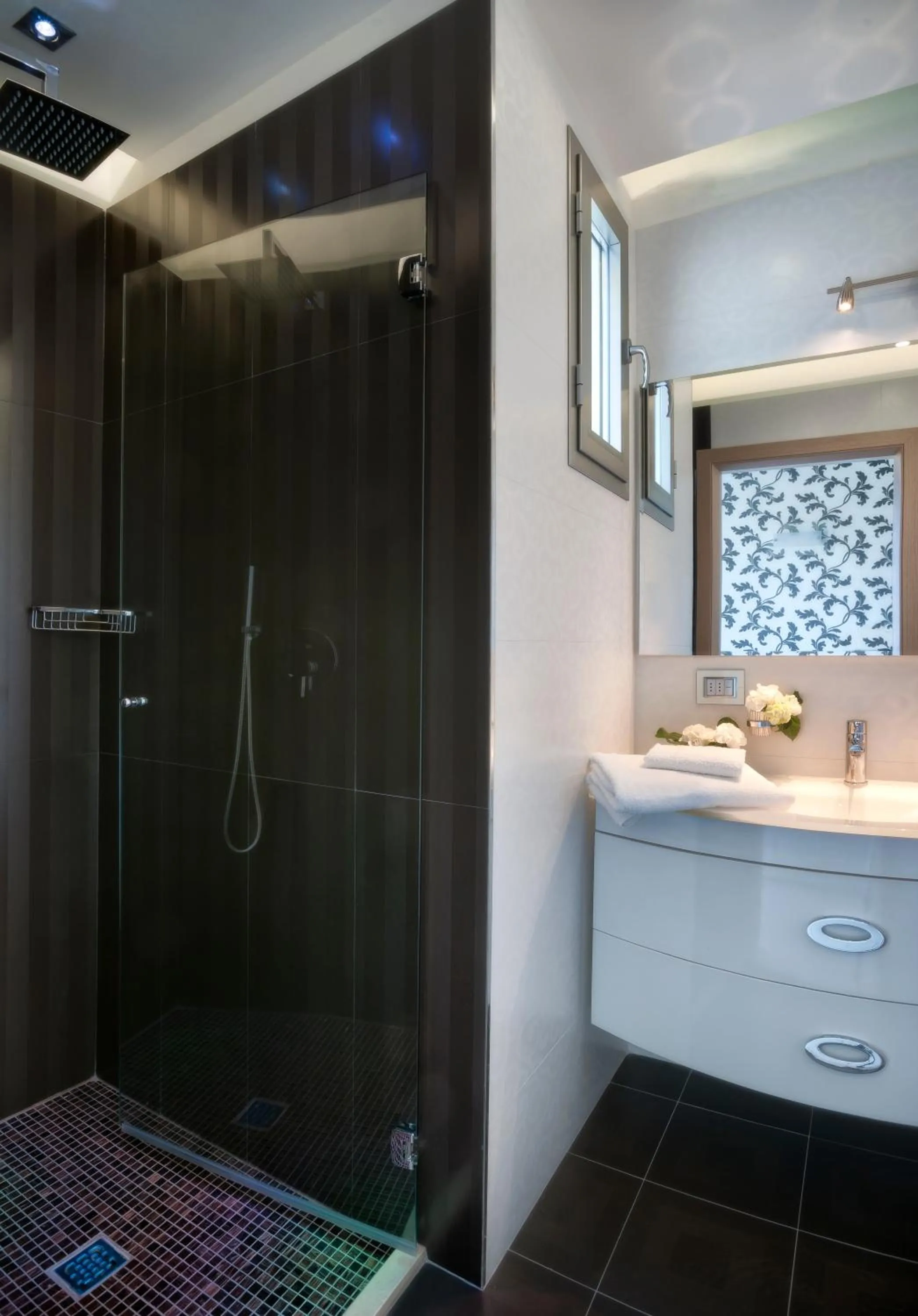 Shower in Hotel Vistamare
