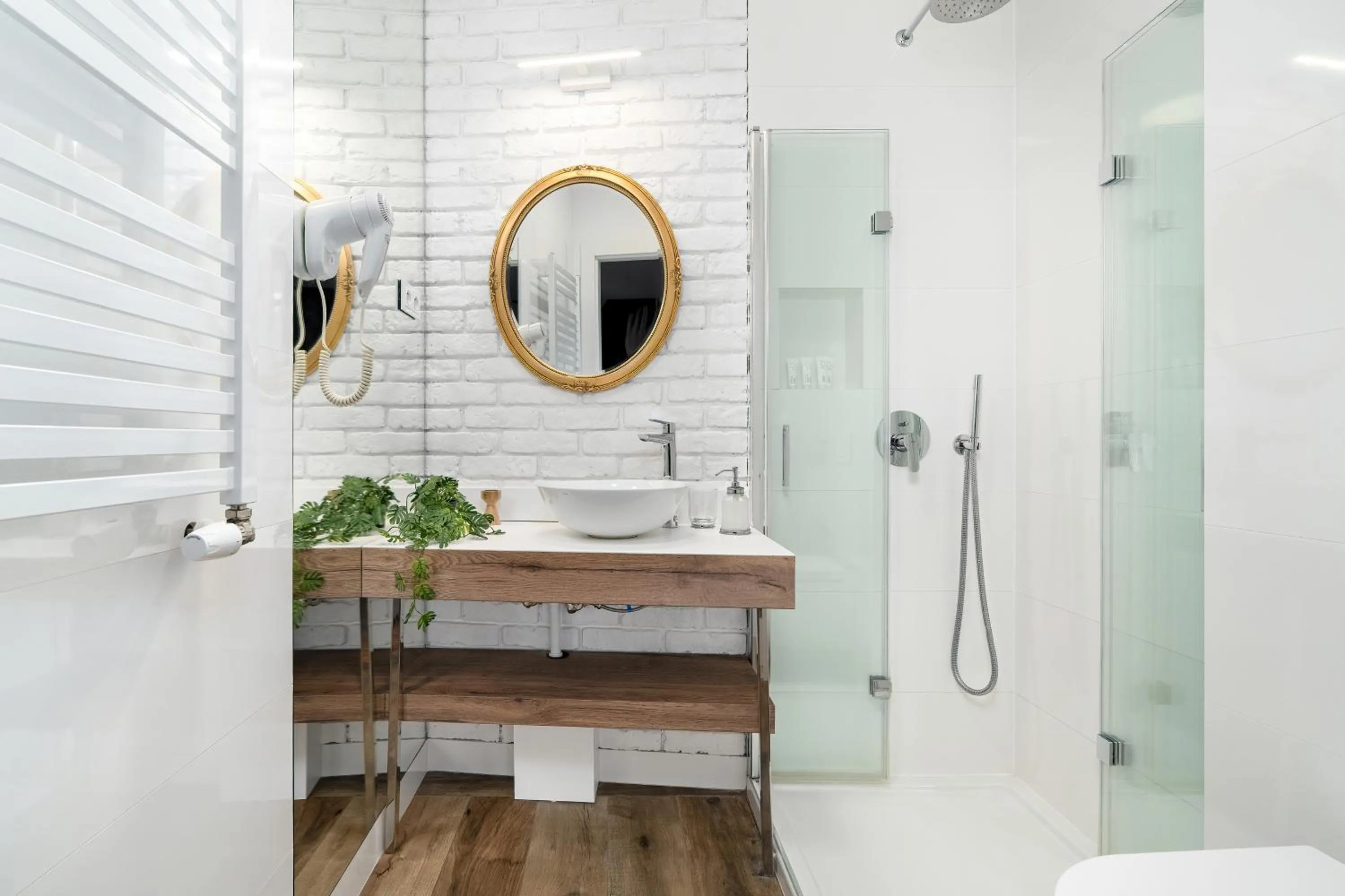 Shower in Apartamenty Schoeps Residence by Noclegi Renters