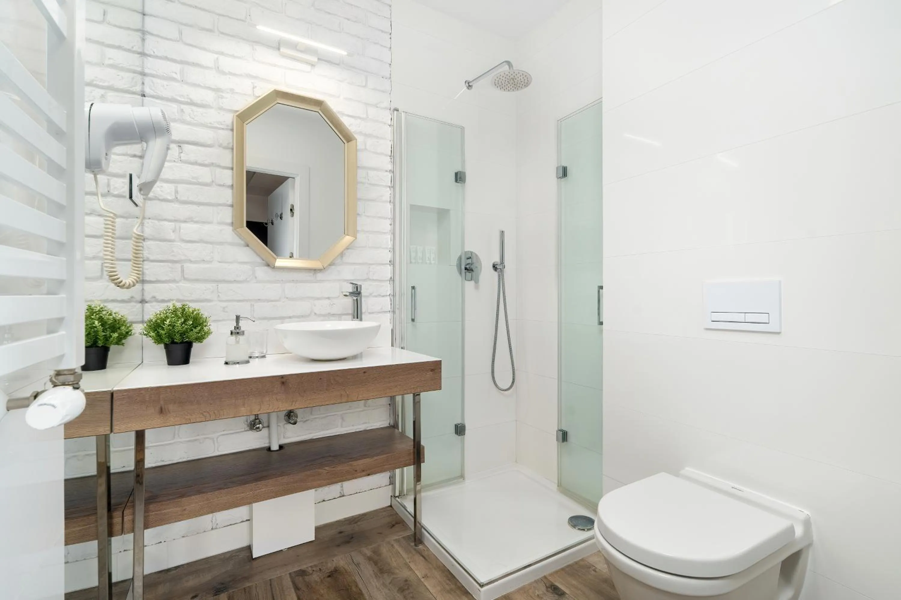 Shower in Apartamenty Schoeps Residence by Noclegi Renters