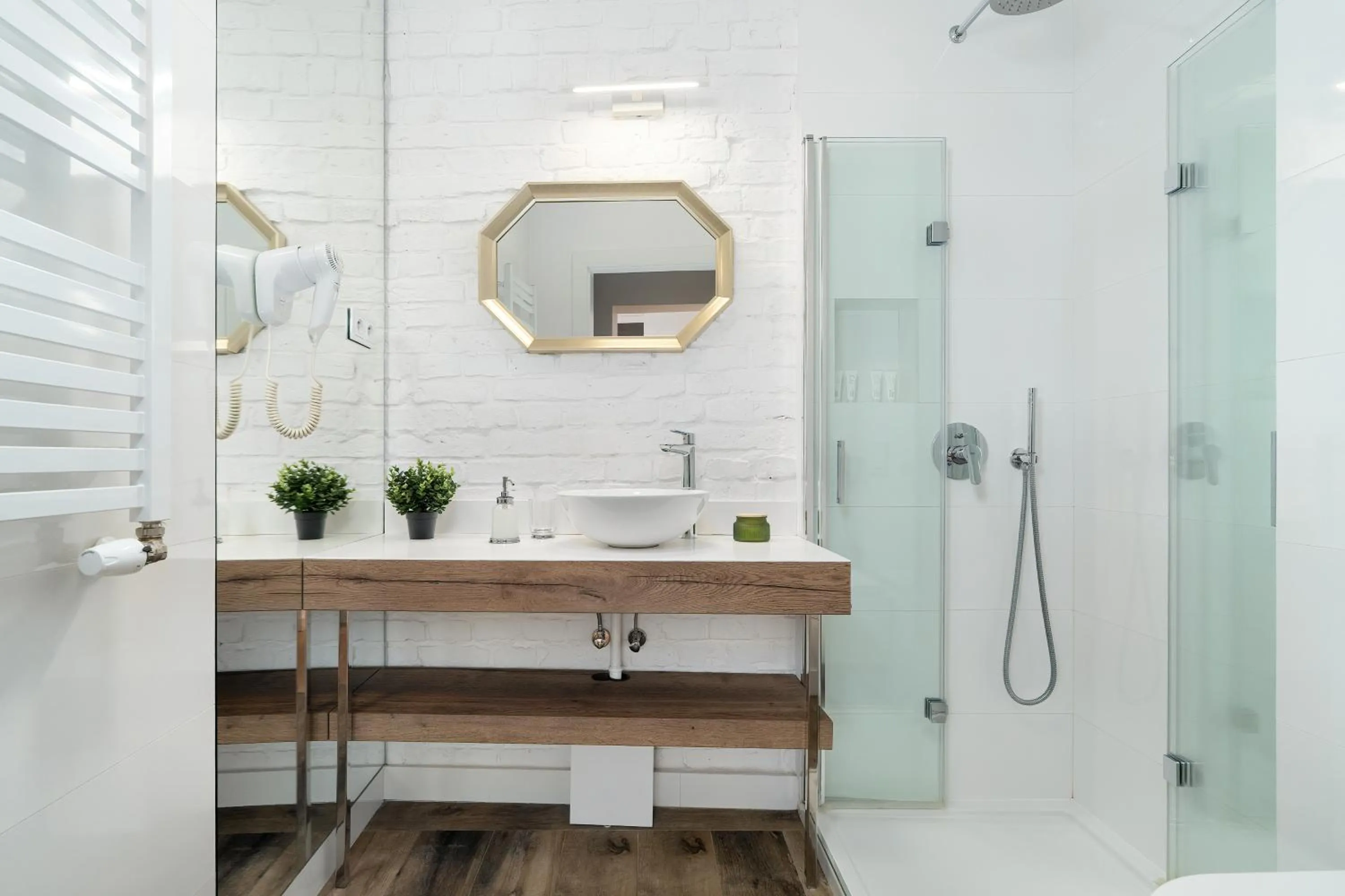 Shower in Apartamenty Schoeps Residence by Noclegi Renters