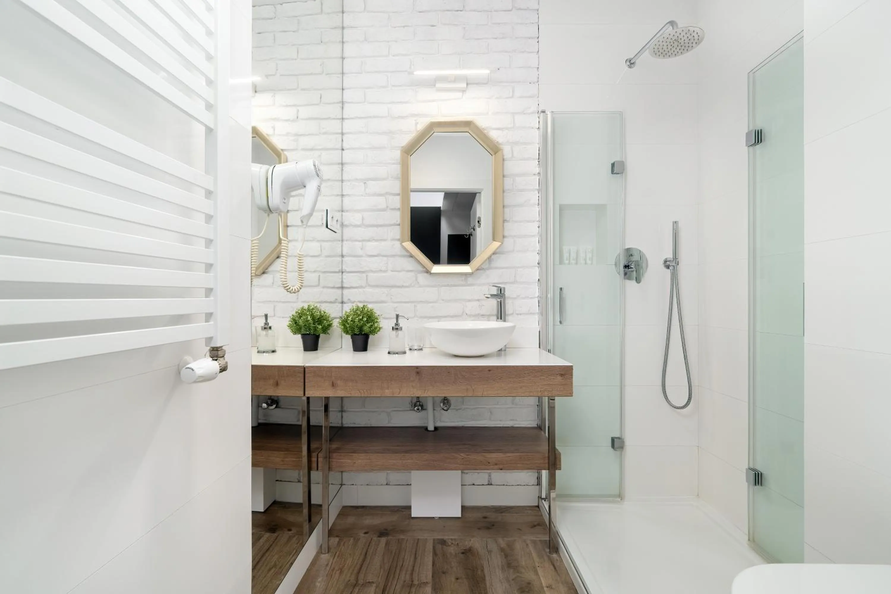 Shower in Apartamenty Schoeps Residence by Noclegi Renters