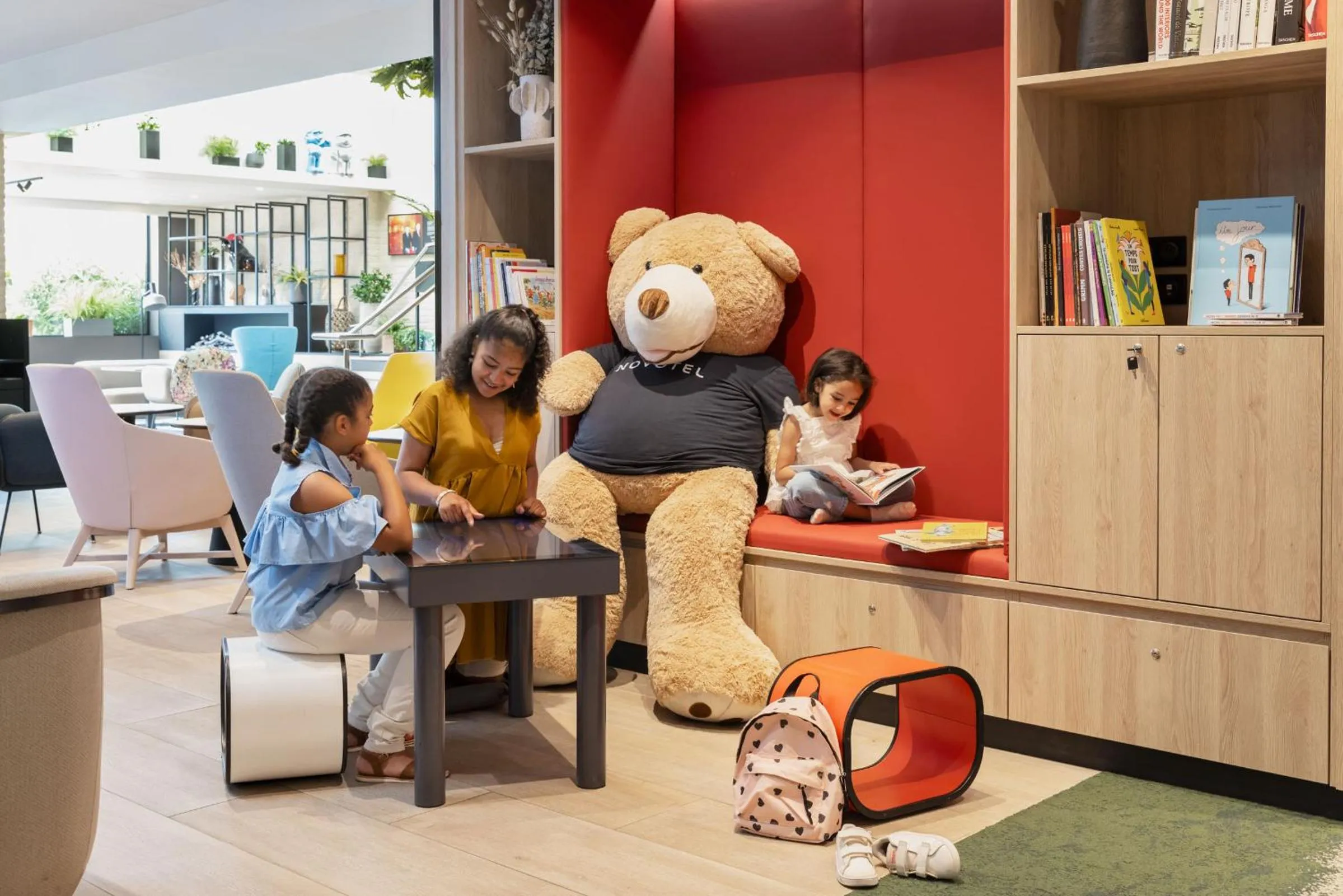 People in Novotel Rennes Alma