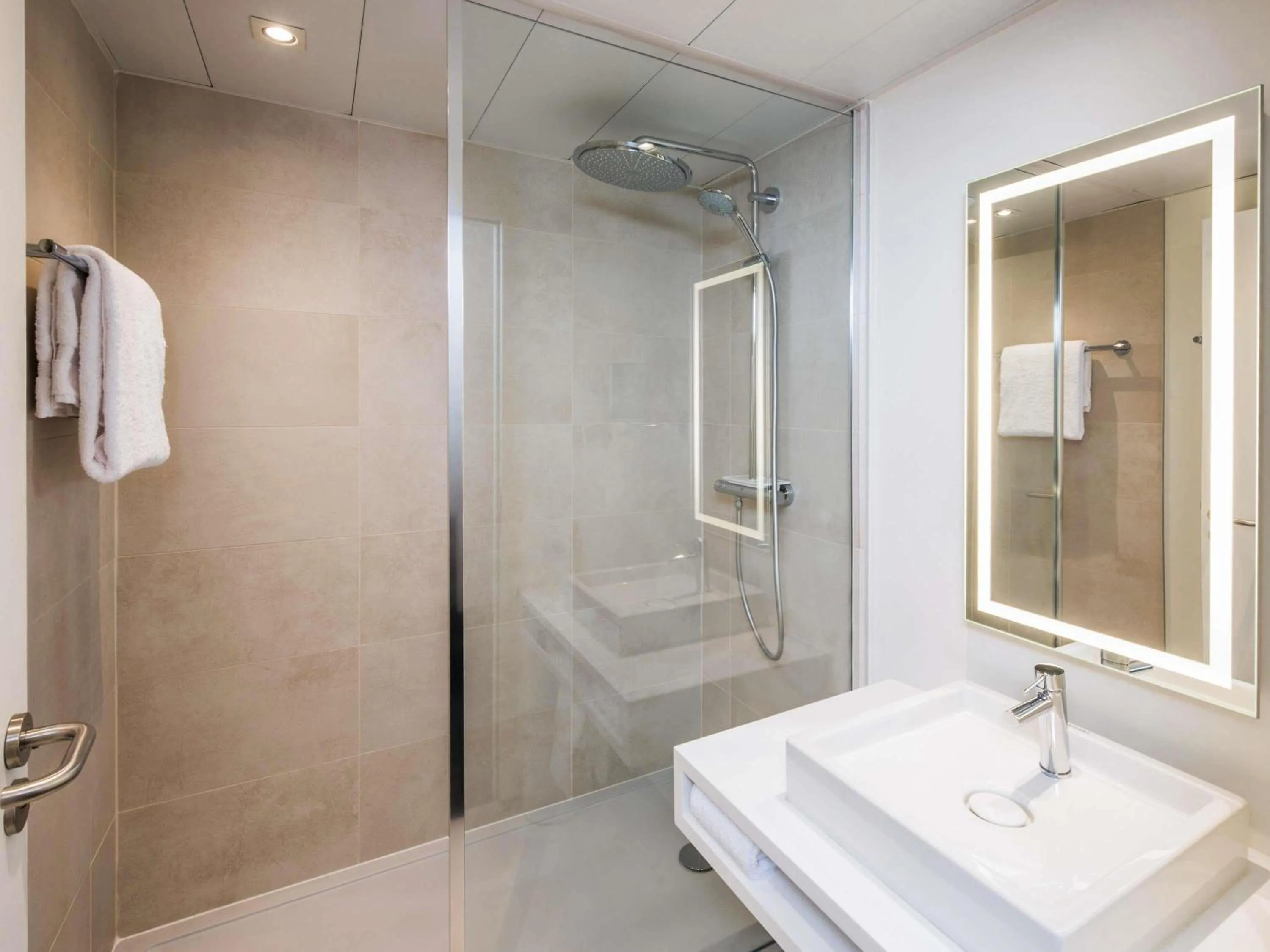 Bedroom in Novotel Rennes Alma