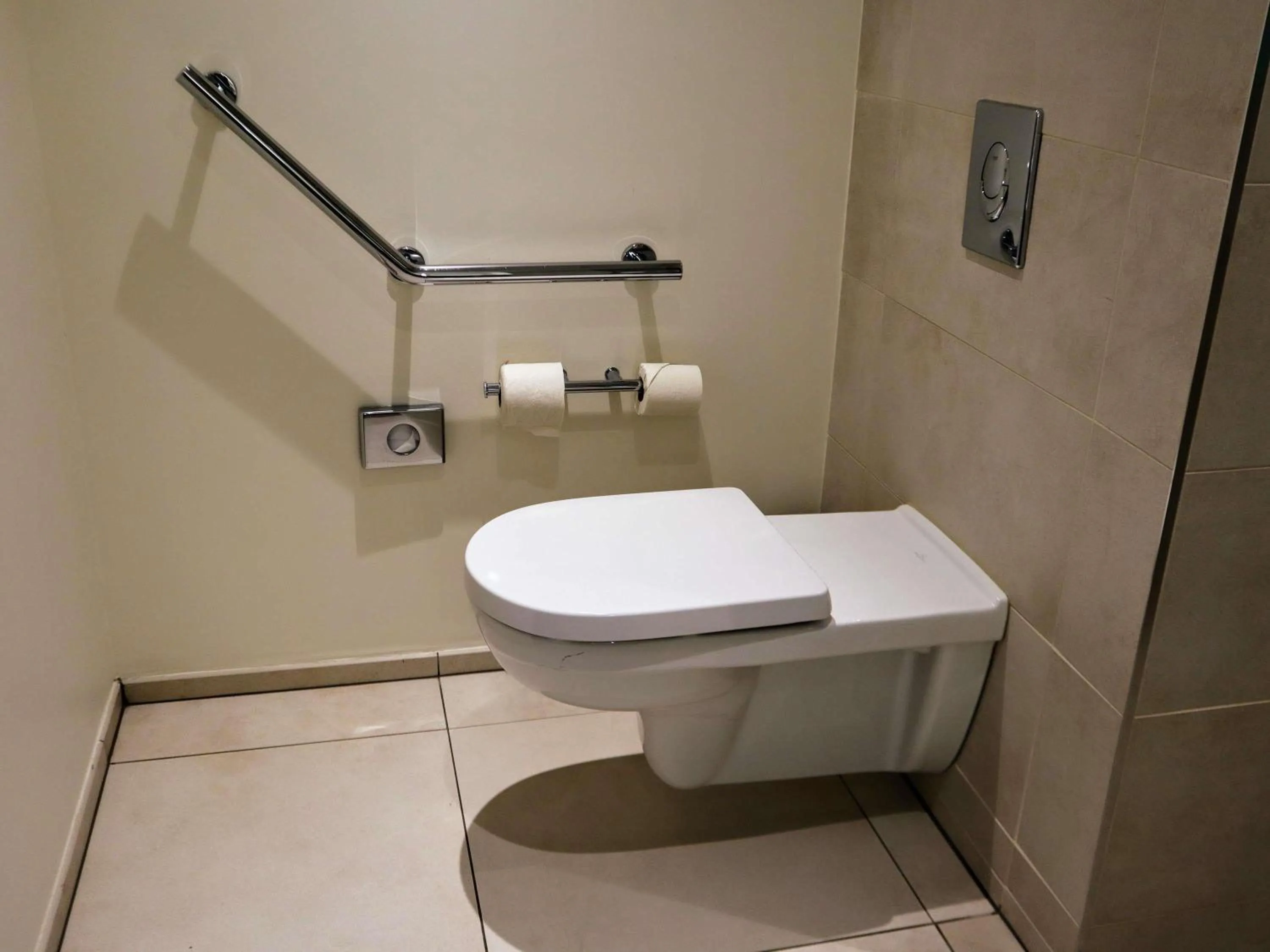 Bedroom in Novotel Rennes Alma