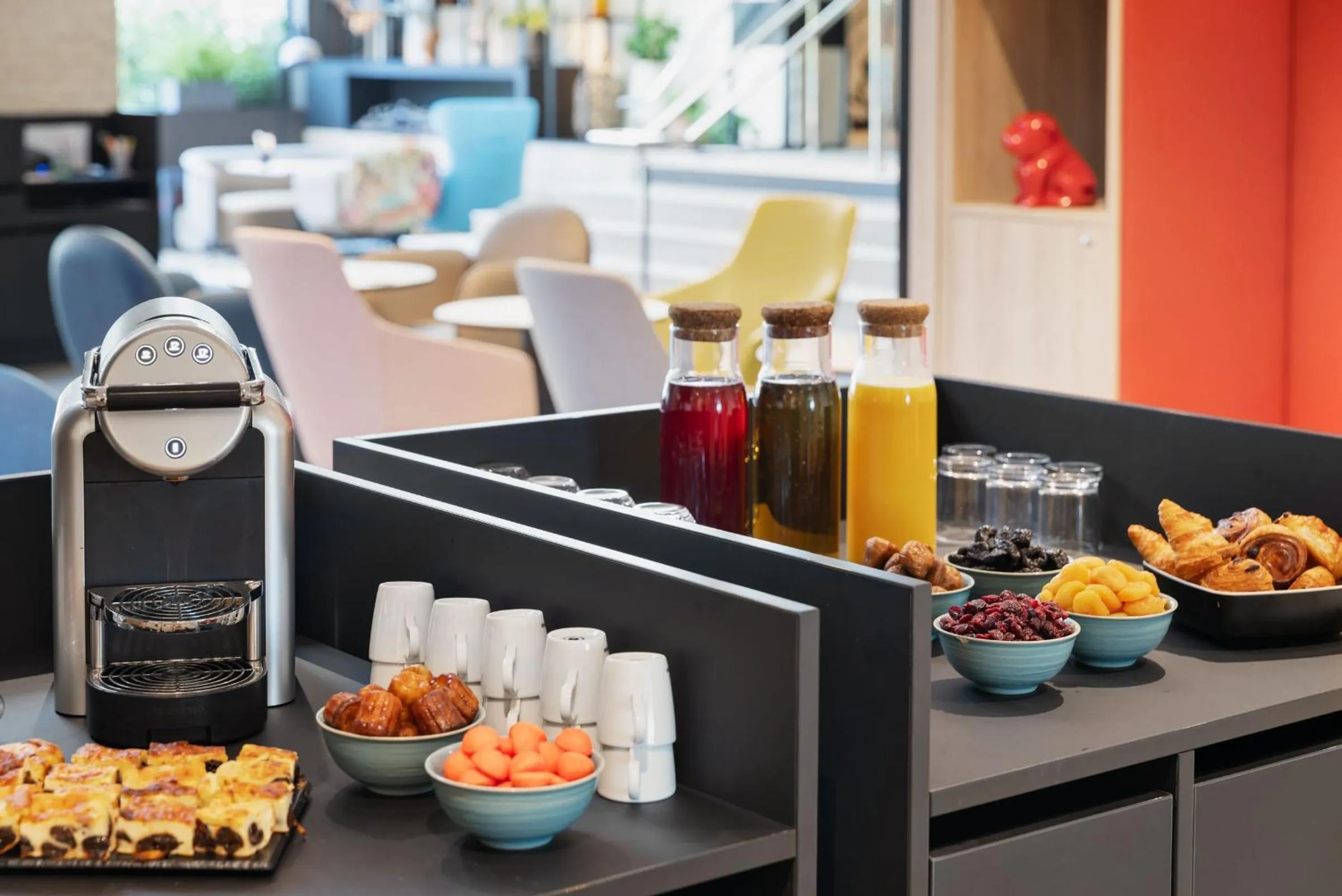 Food and drinks in Novotel Rennes Alma