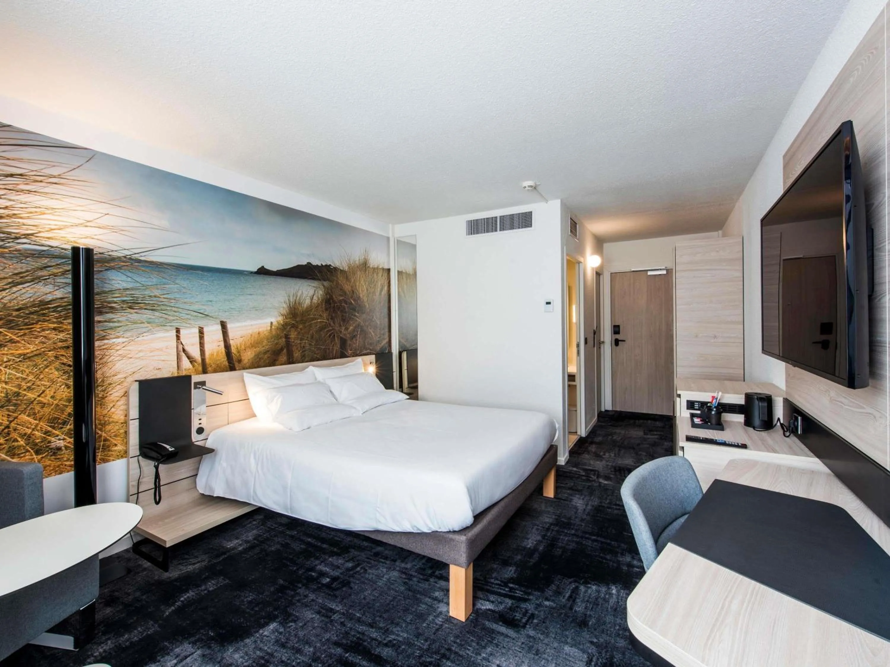 Bedroom, Bed in Novotel Rennes Alma