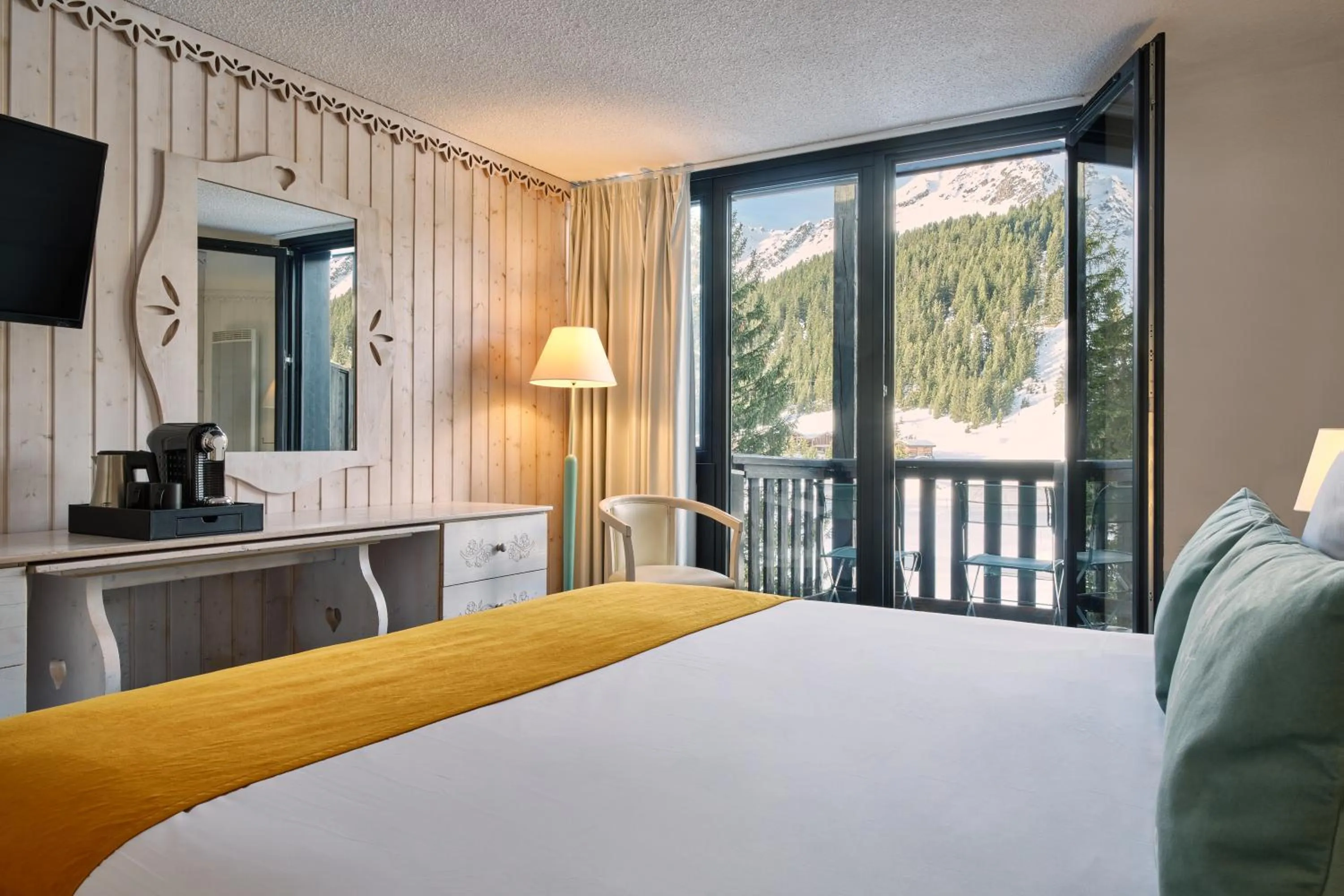Bedroom, Bed in Lake Hotel Courchevel 1850