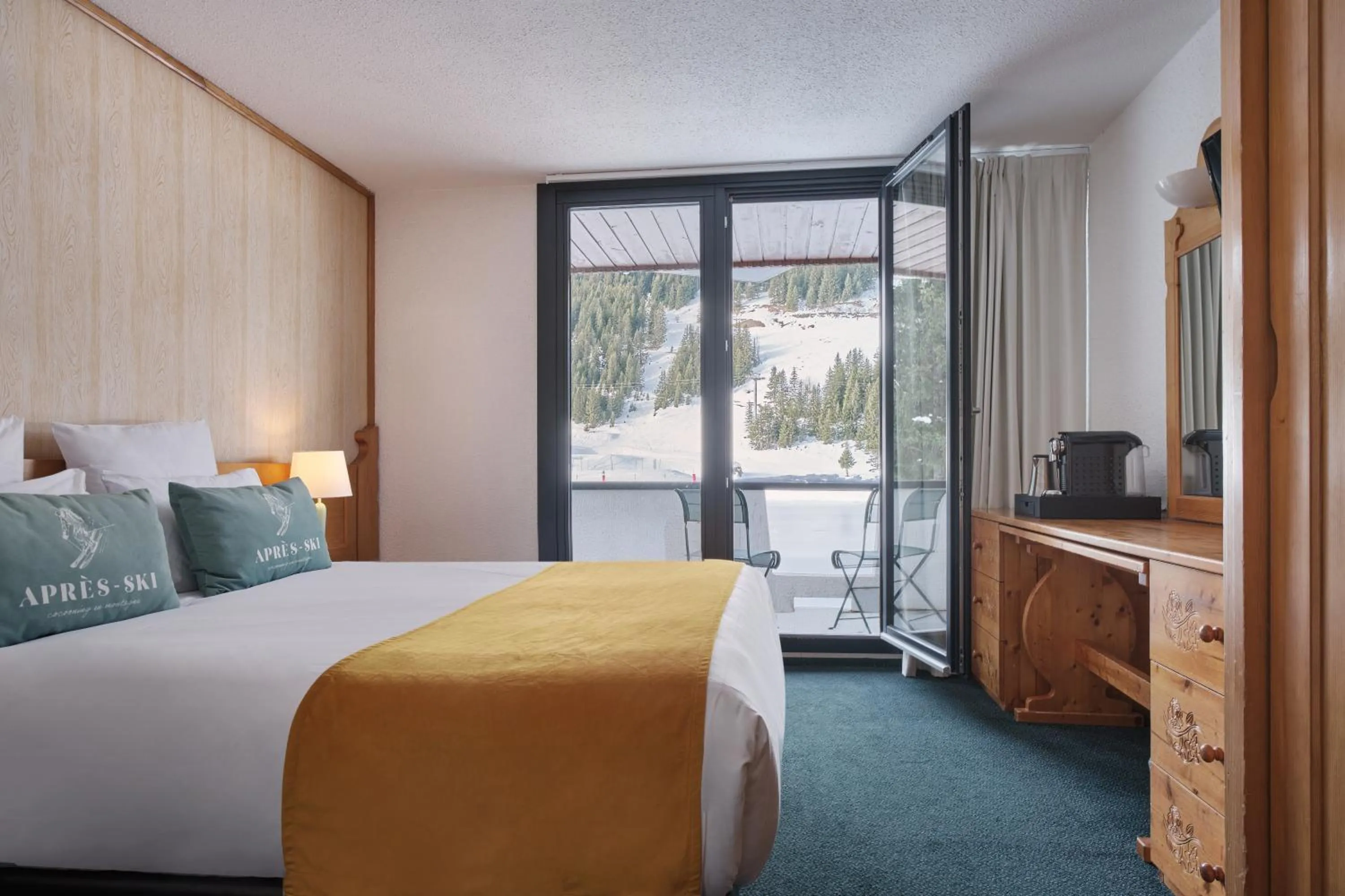 Bedroom, Bed in Lake Hotel Courchevel 1850