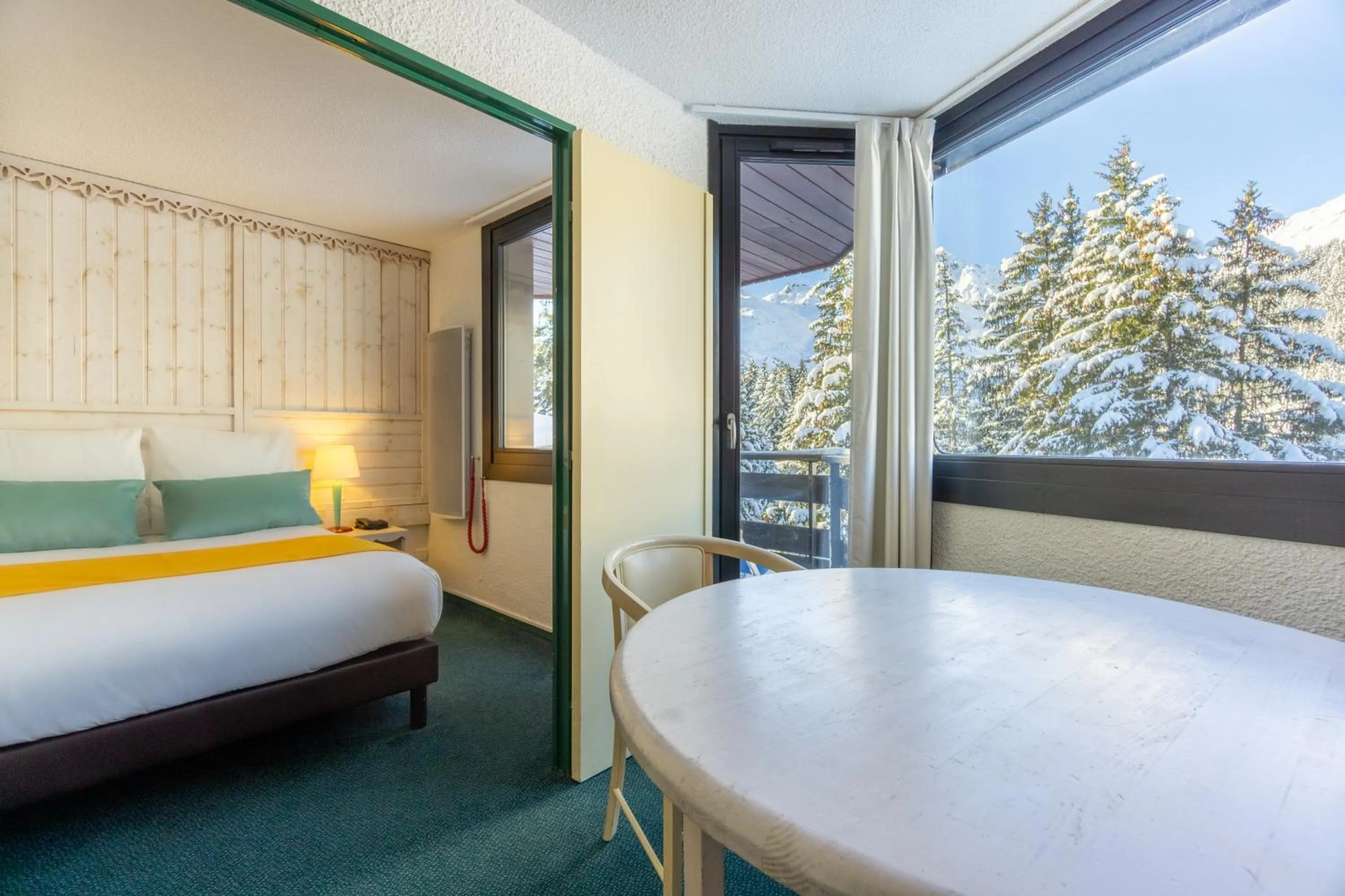 Bed in Lake Hotel Courchevel 1850