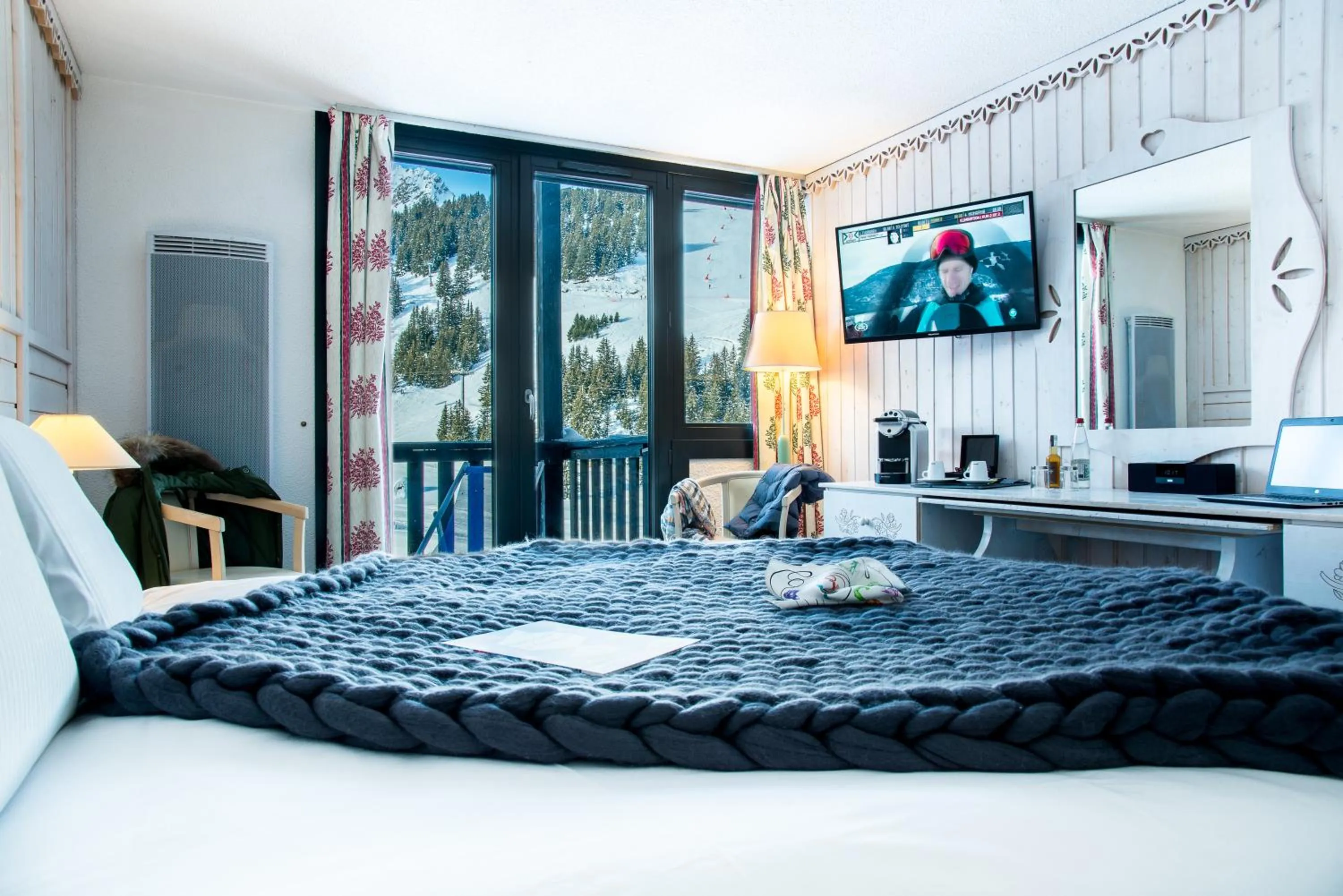 Bed in Lake Hotel Courchevel 1850