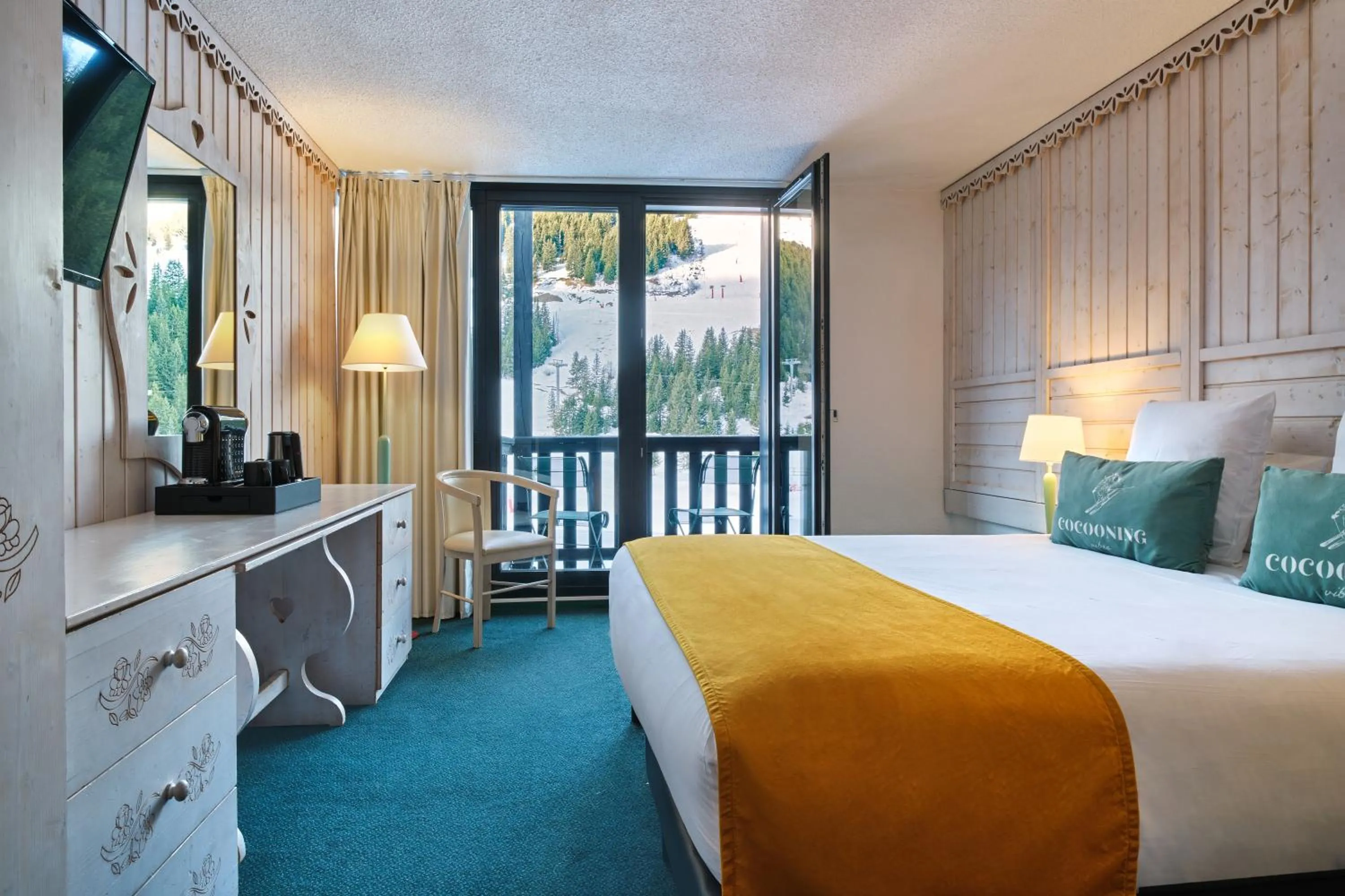 Bedroom, Bed in Lake Hotel Courchevel 1850