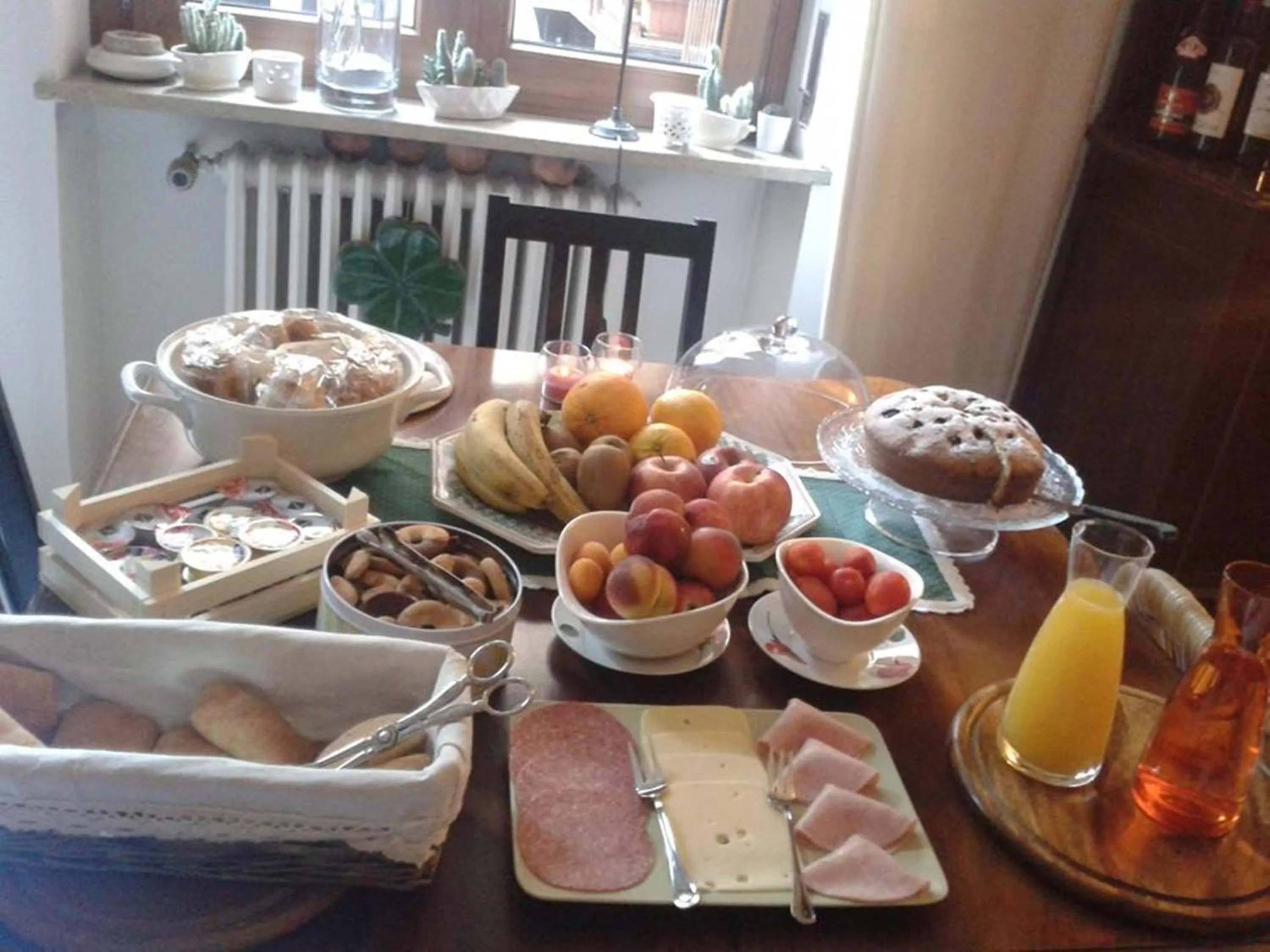 Buffet breakfast in Al Quadrifoglio Bed & Breakfast