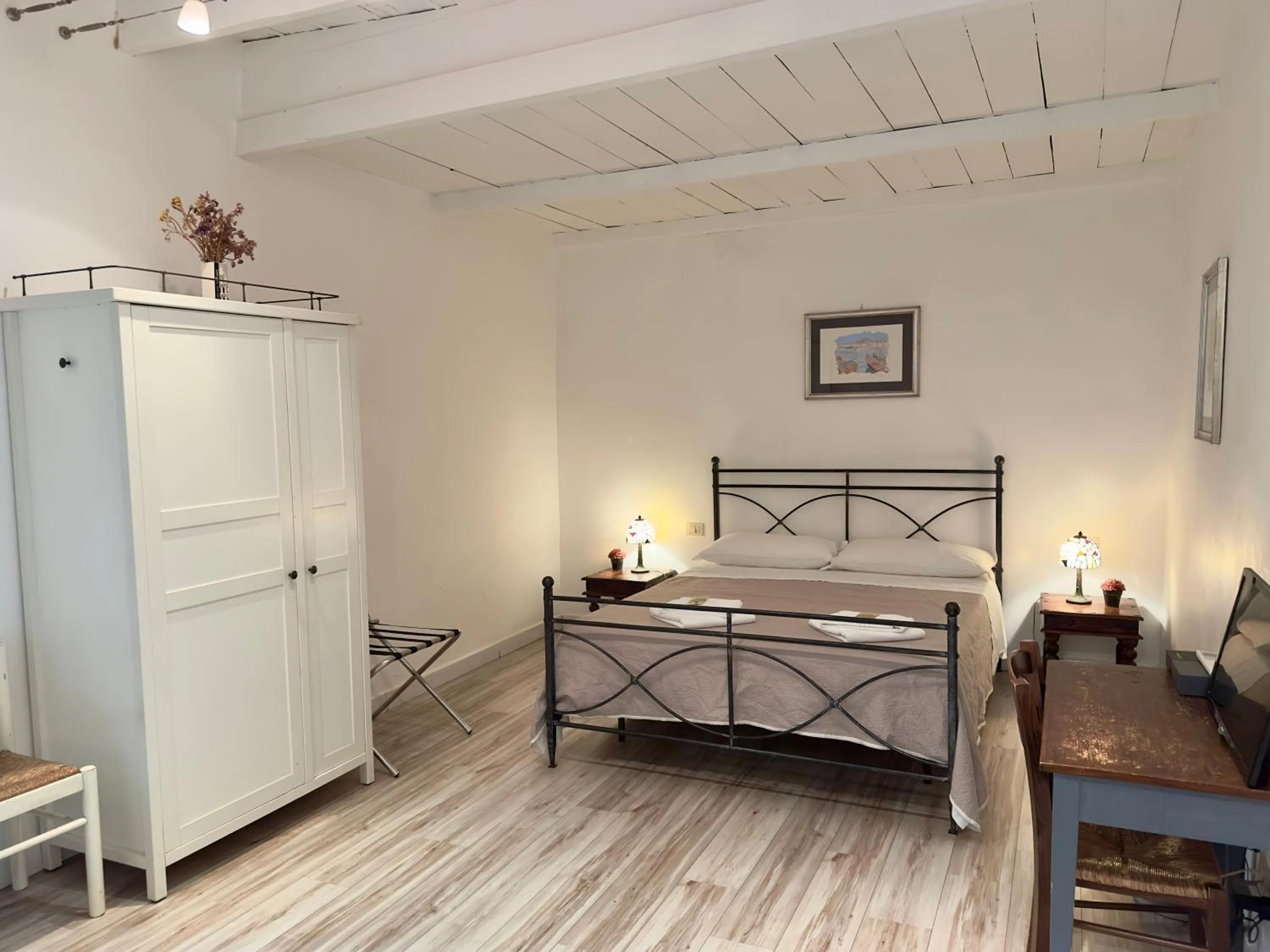 Bedroom, Bed in B&B Santi Quattro Al Colosseo