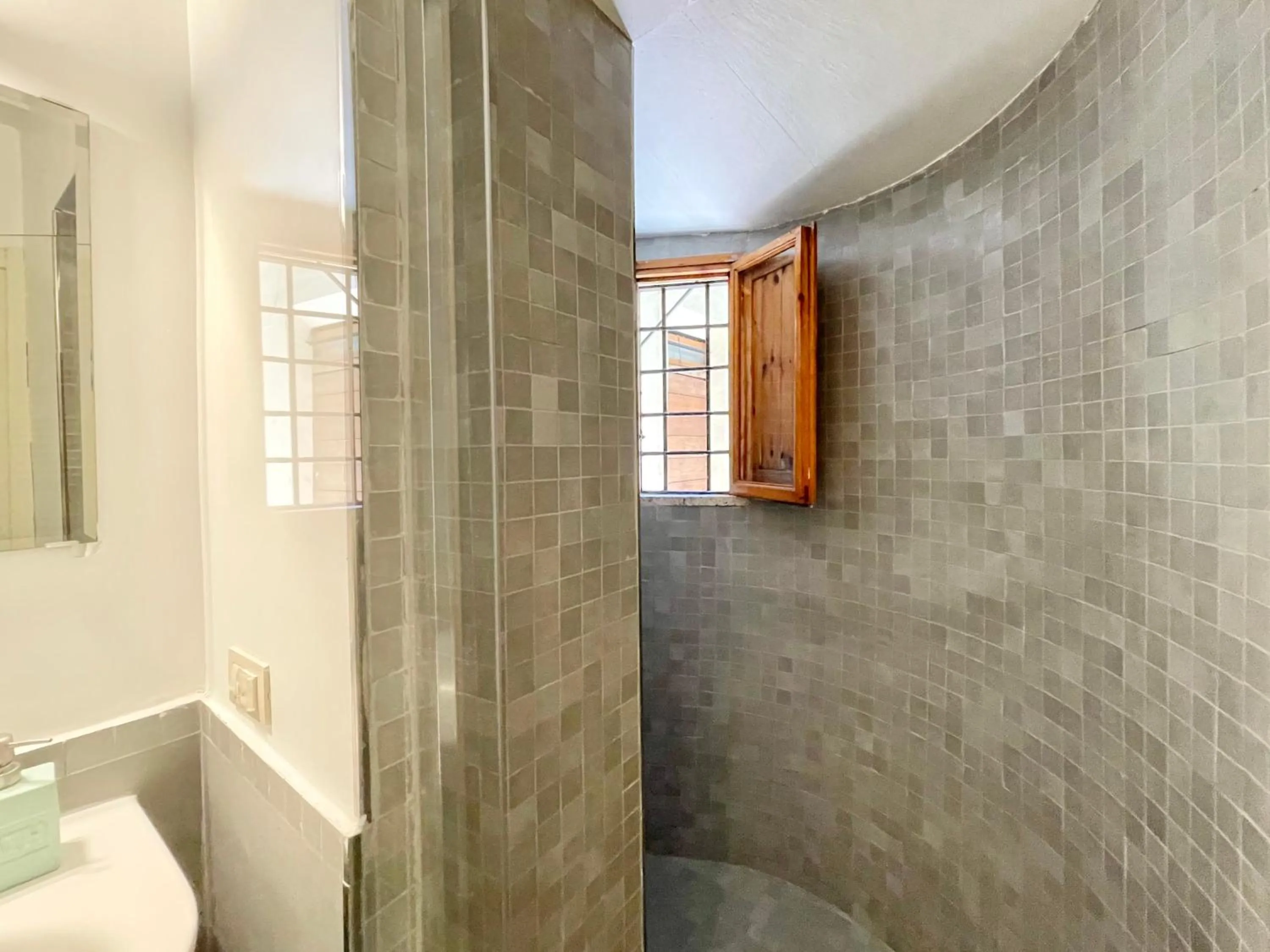 Shower in B&B Santi Quattro Al Colosseo