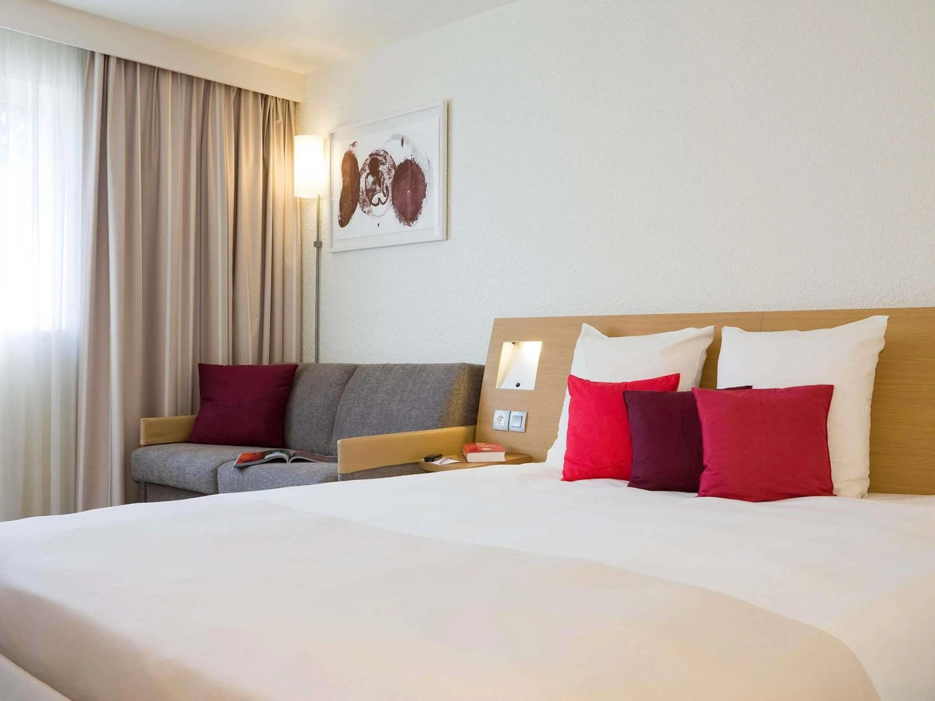 Bedroom, Bed in Novotel Rouen Sud Zenith Parc Expo