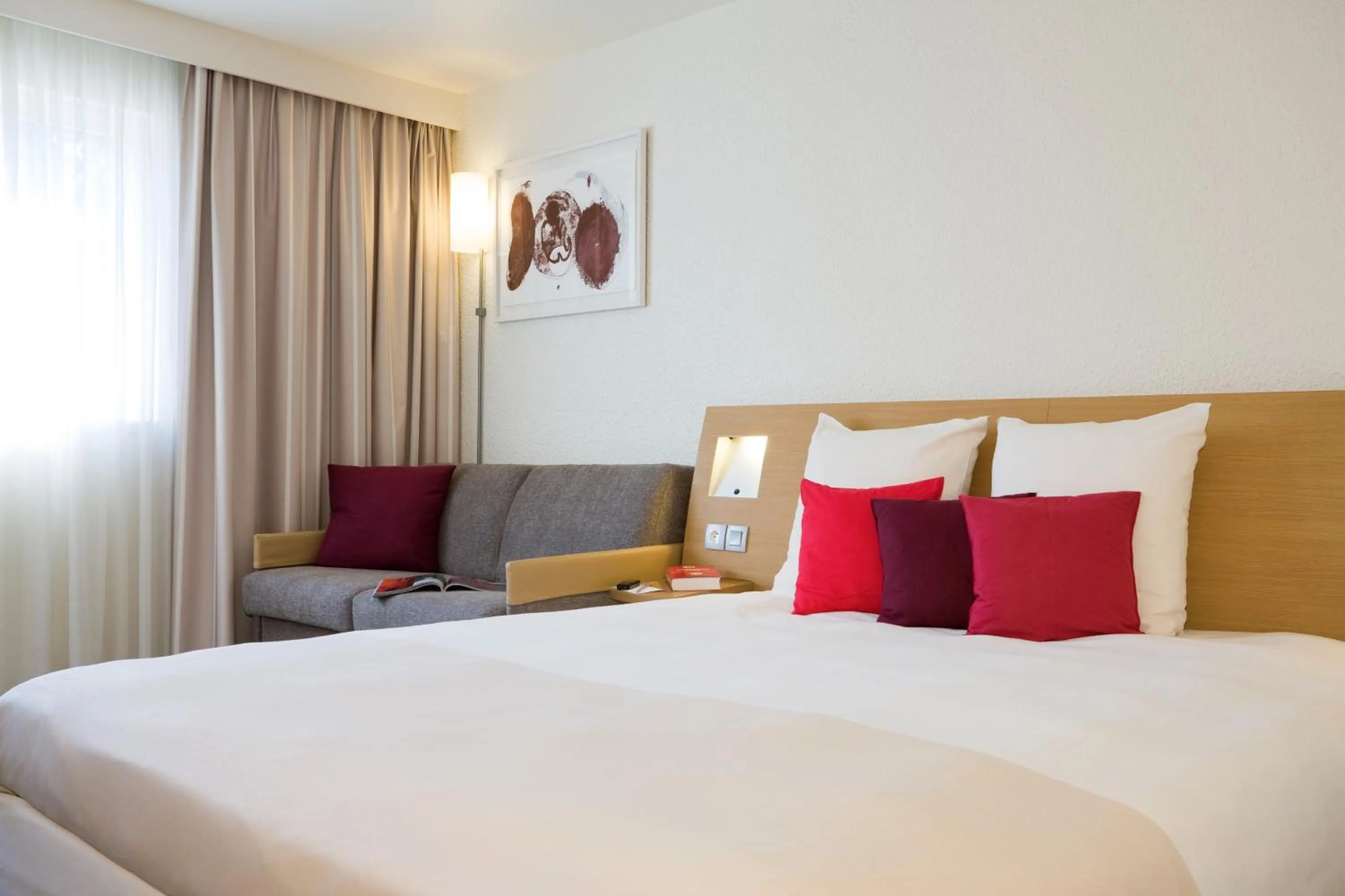 Bed in Novotel Rouen Sud