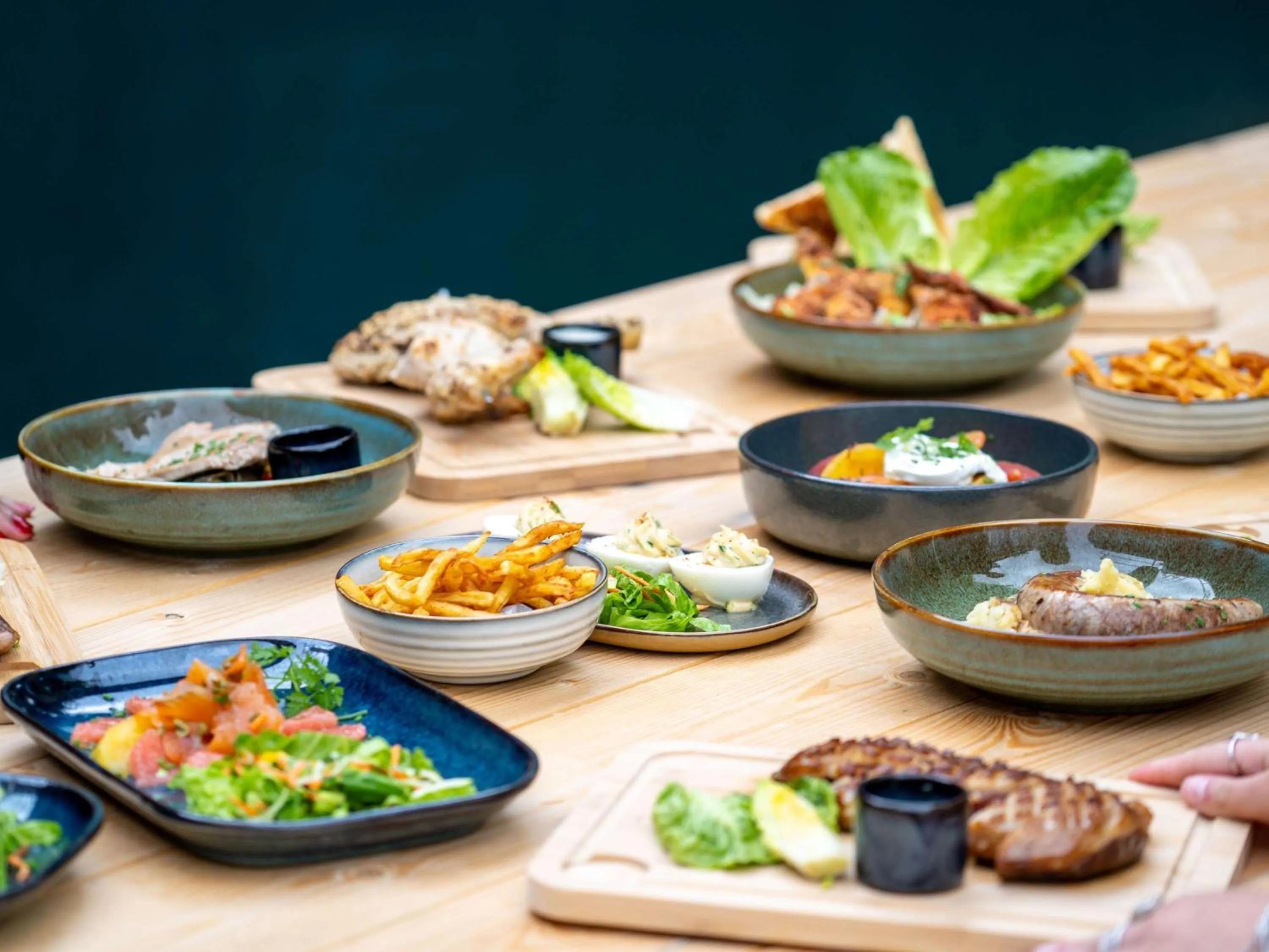 Restaurant/places to eat in Novotel Rouen Sud