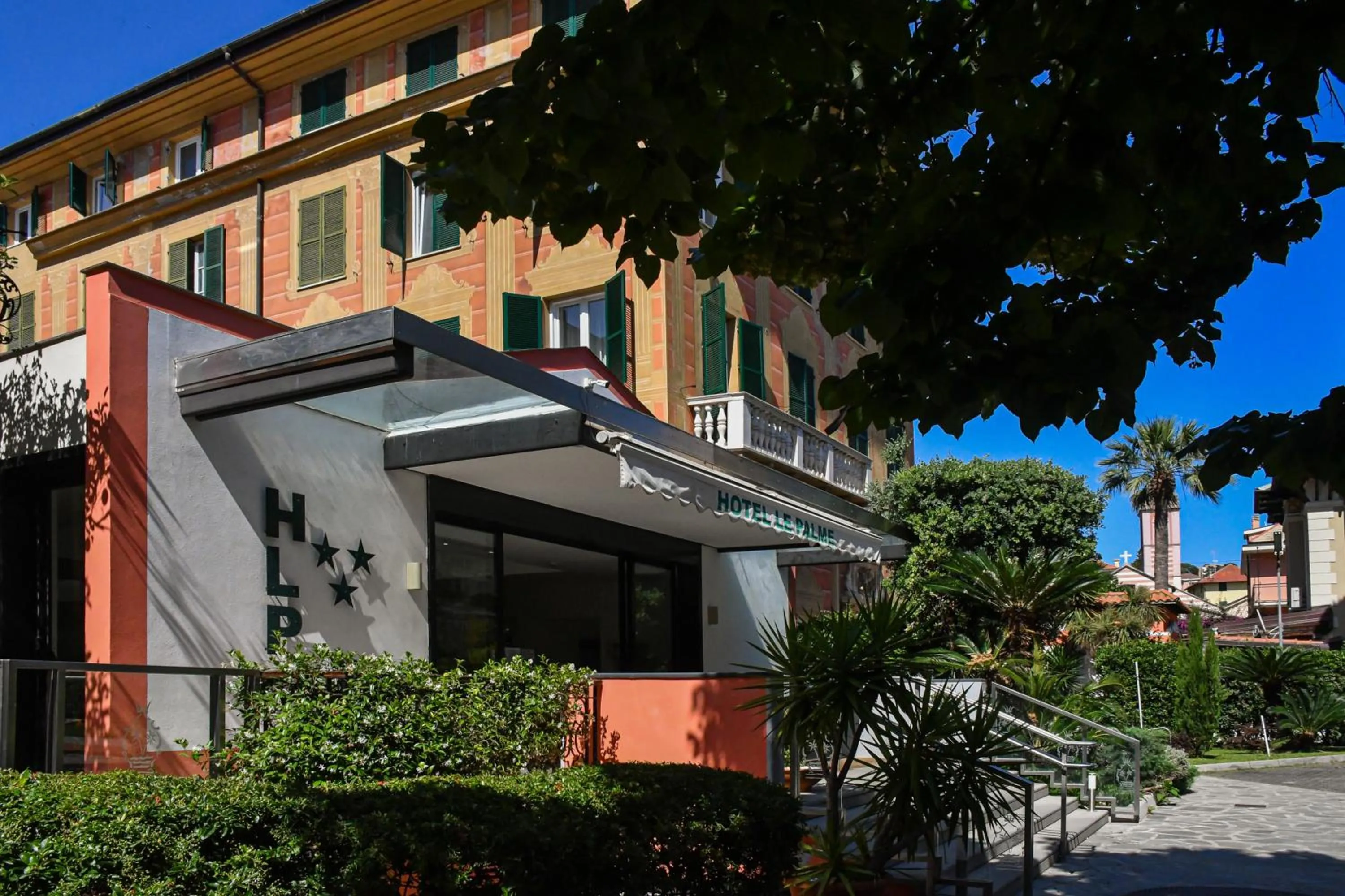 Property building in Hotel Le Palme