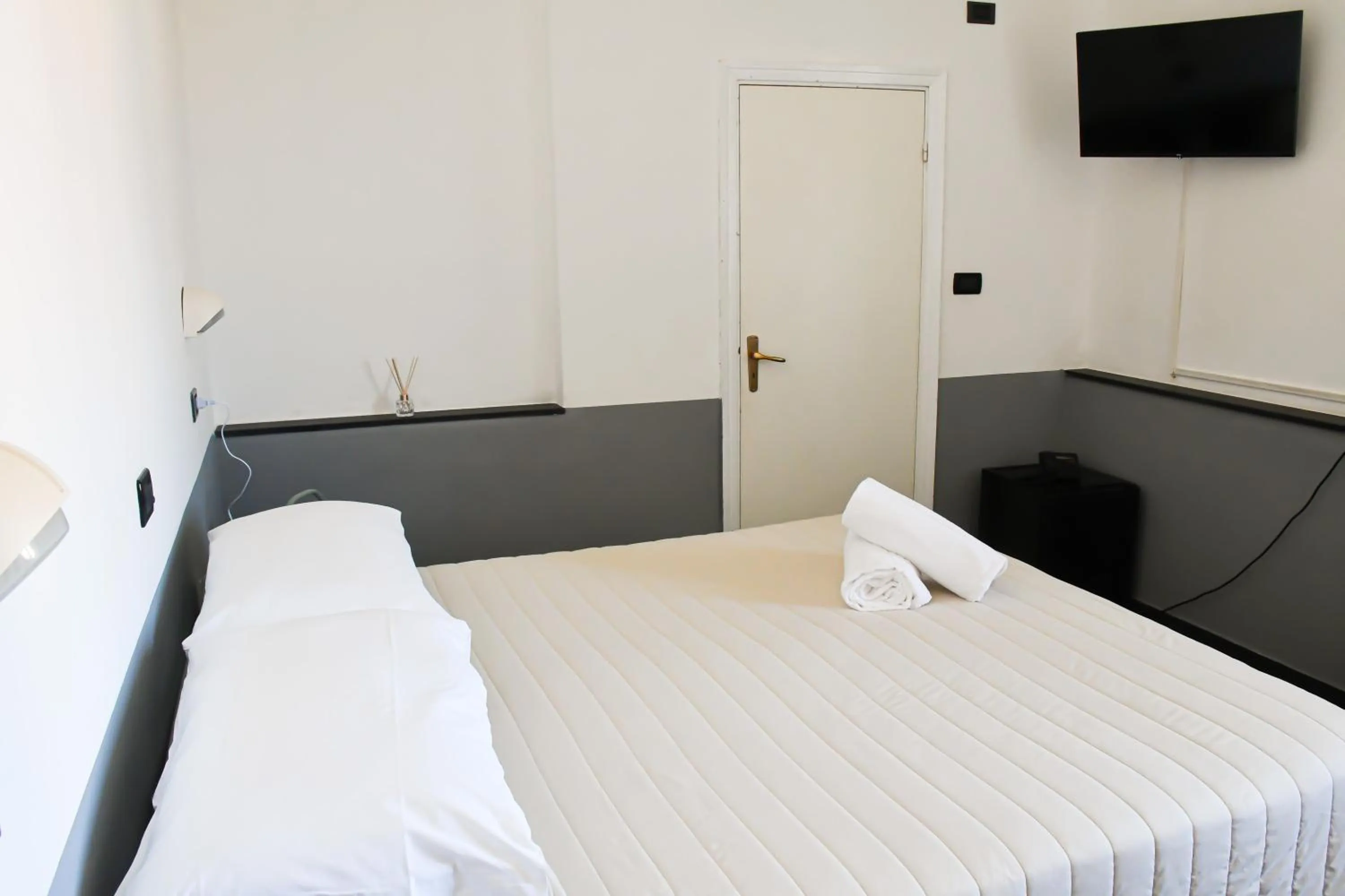 Photo of the whole room, Bed in Hotel Le Palme