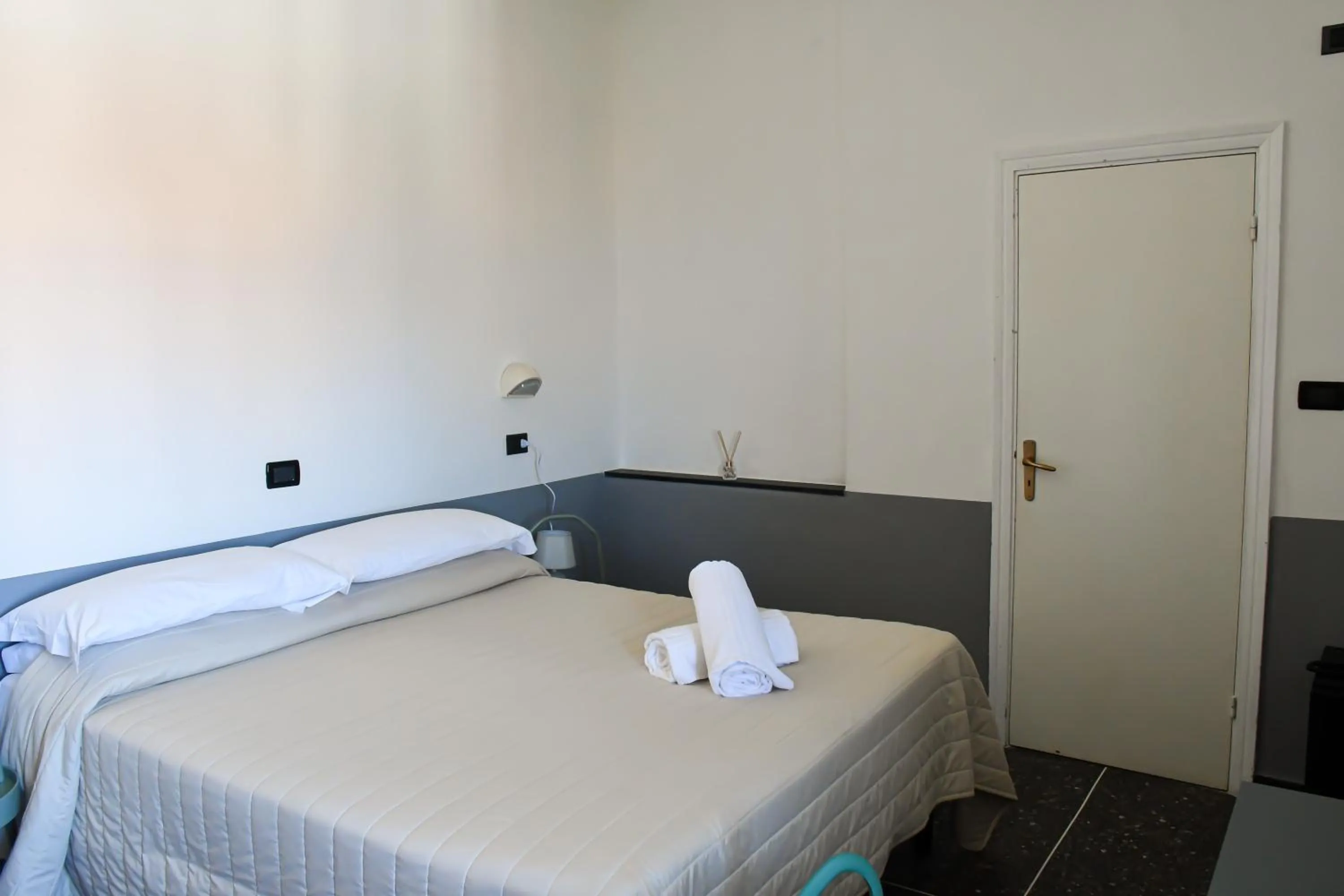 Photo of the whole room, Bed in Hotel Le Palme