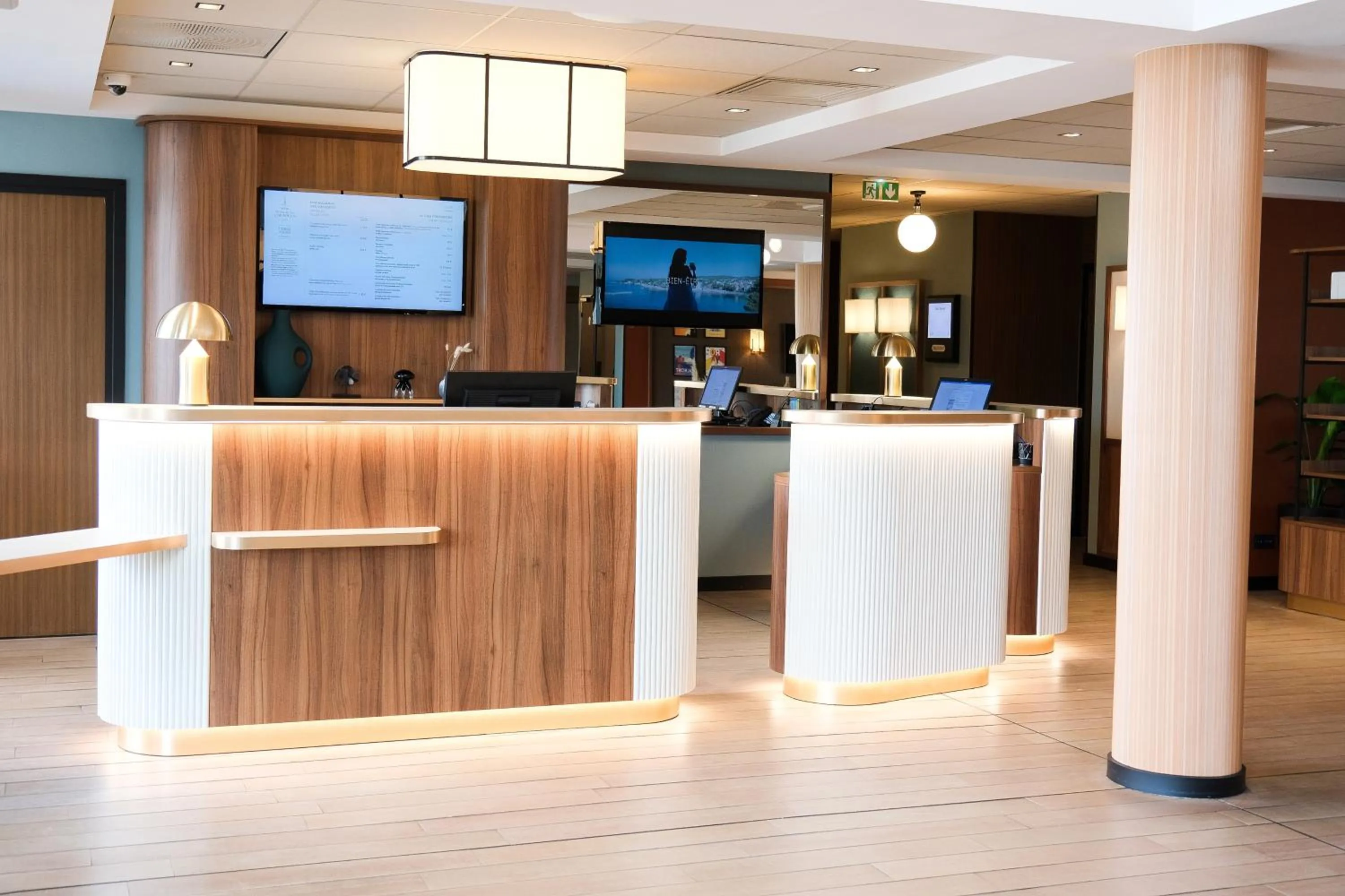 Lobby or reception in Thalazur Royan - Hôtel & Spa