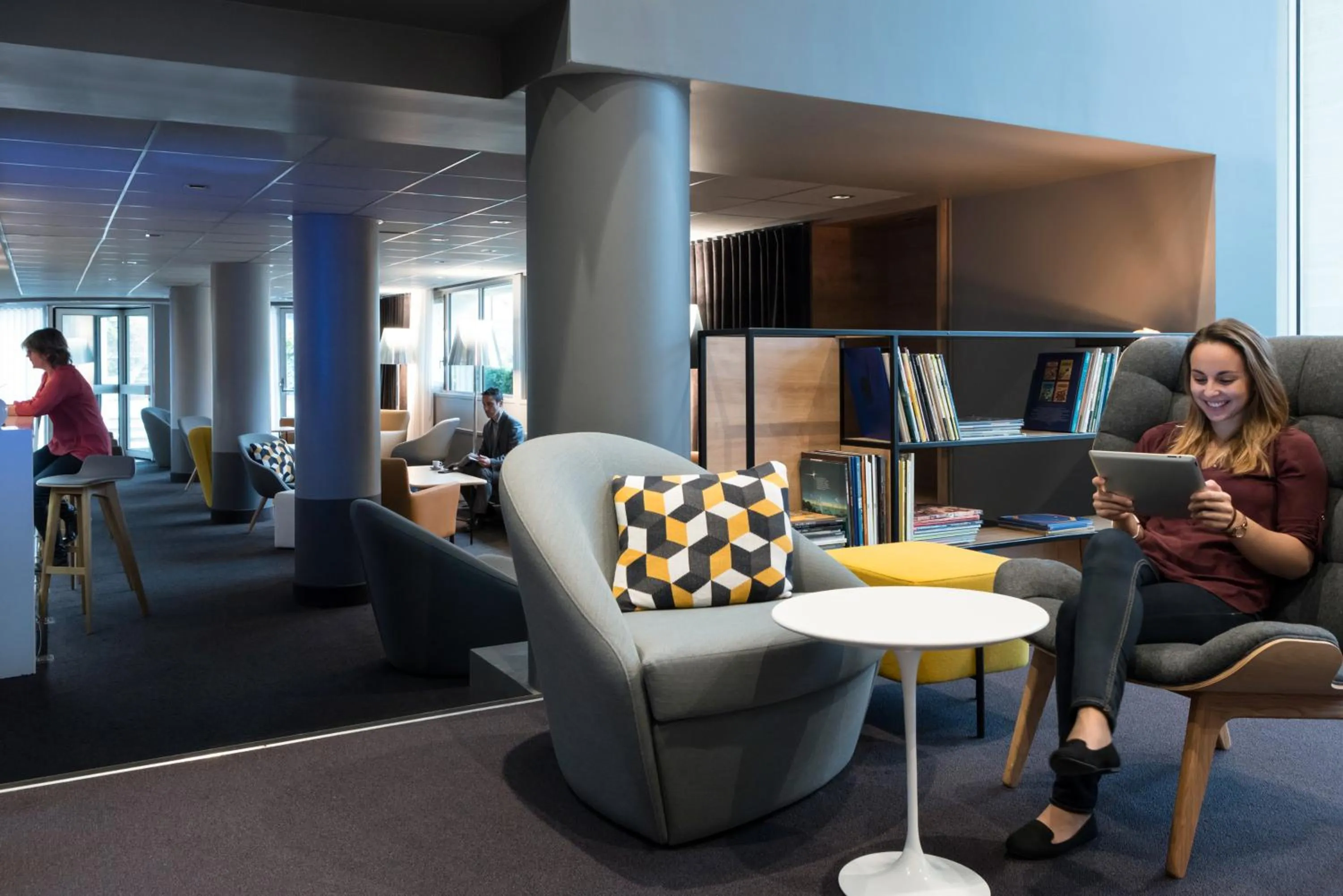 Lounge or bar in Novotel Château de Versailles