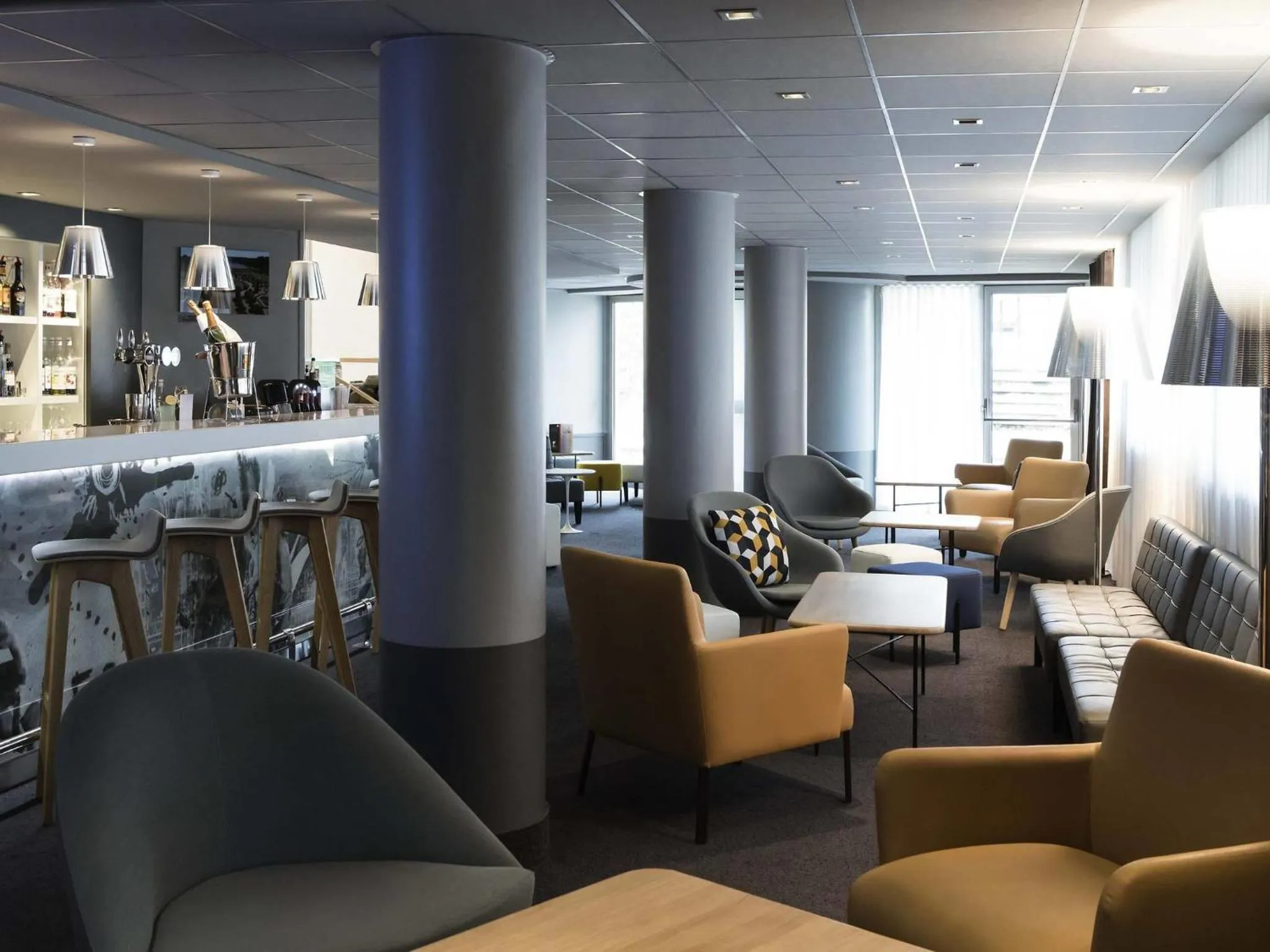 Lounge or bar in Novotel Château de Versailles
