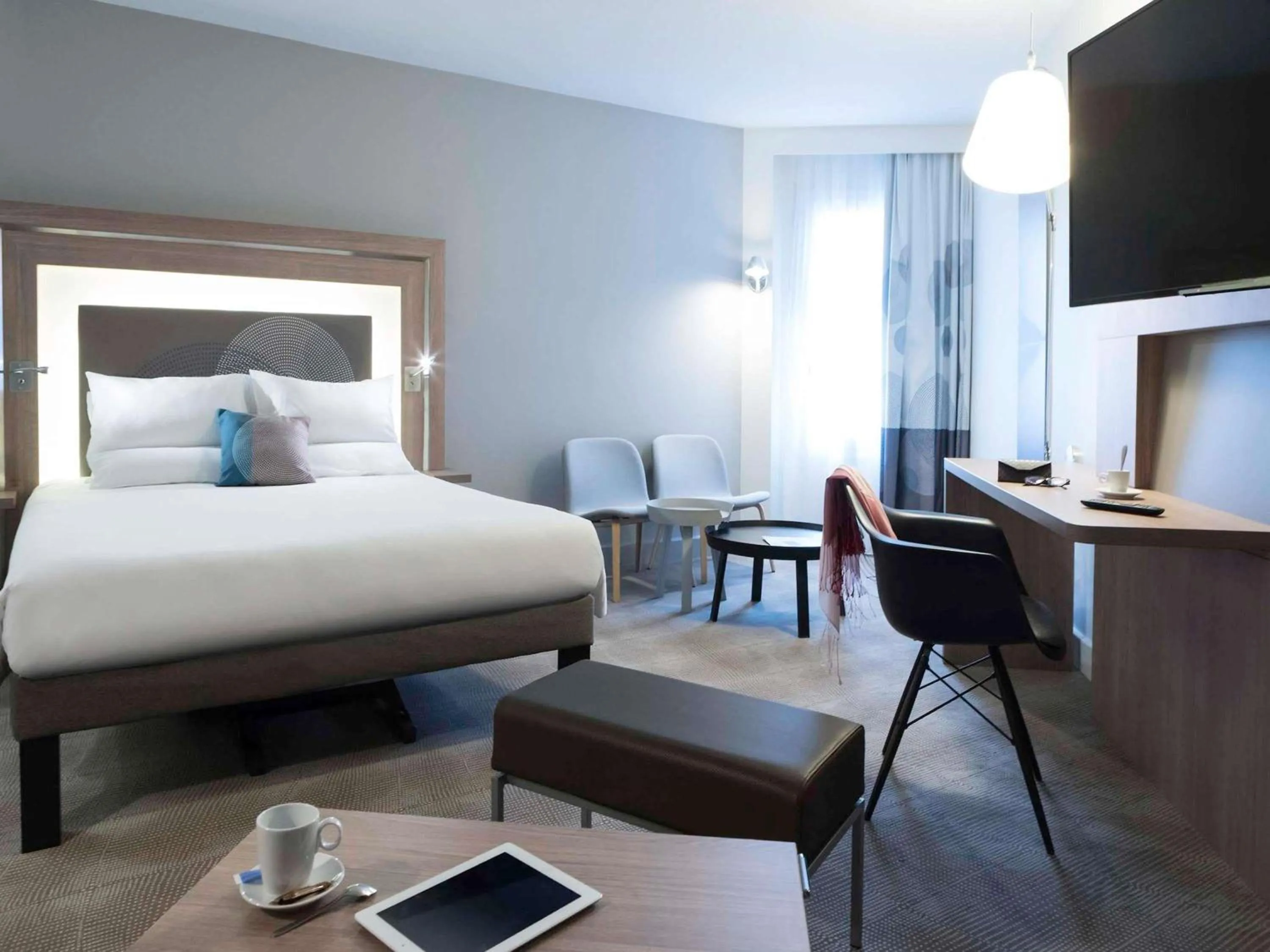 Bedroom, Bed in Novotel Château de Versailles