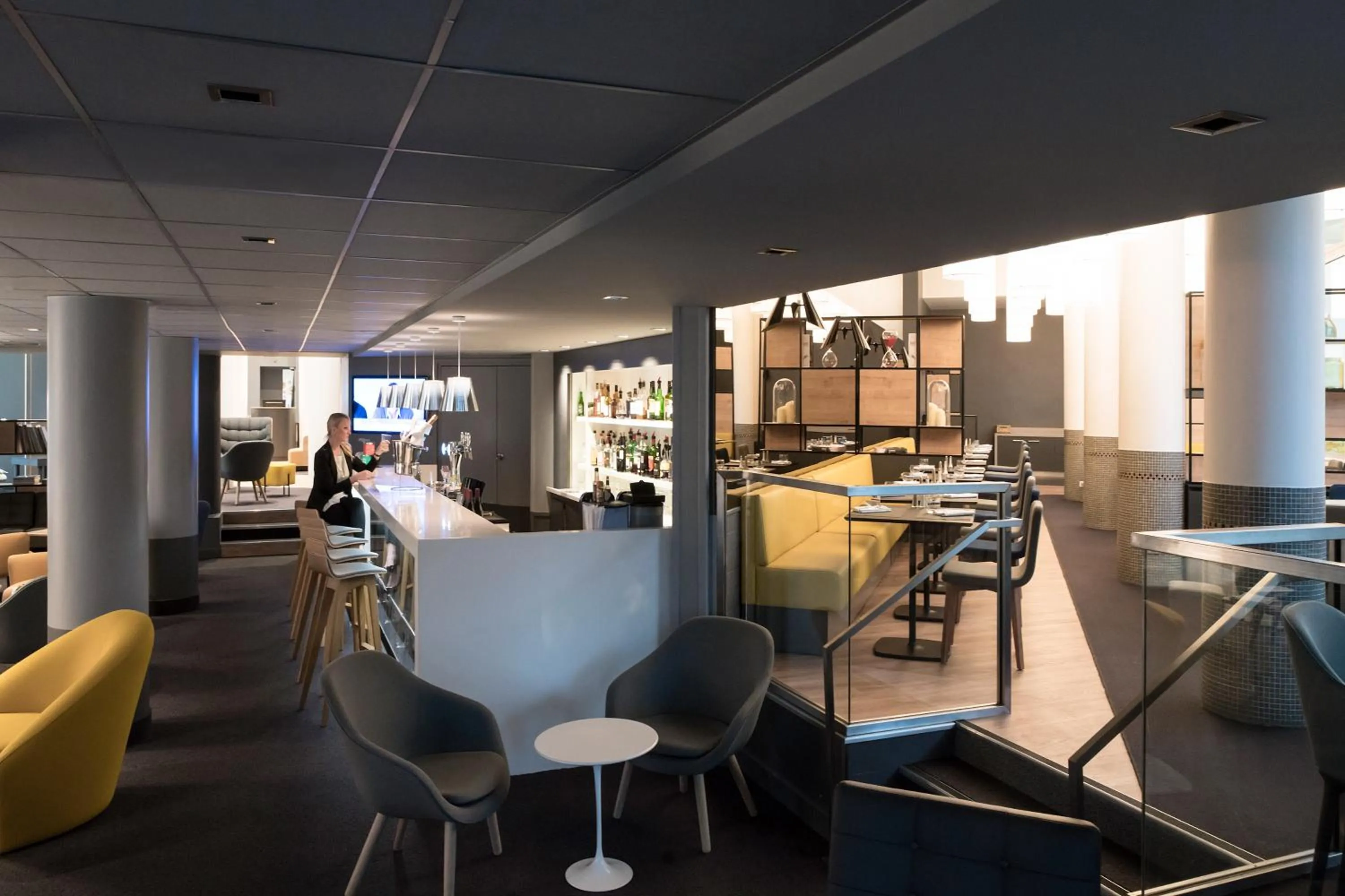 Restaurant/places to eat in Novotel Château de Versailles