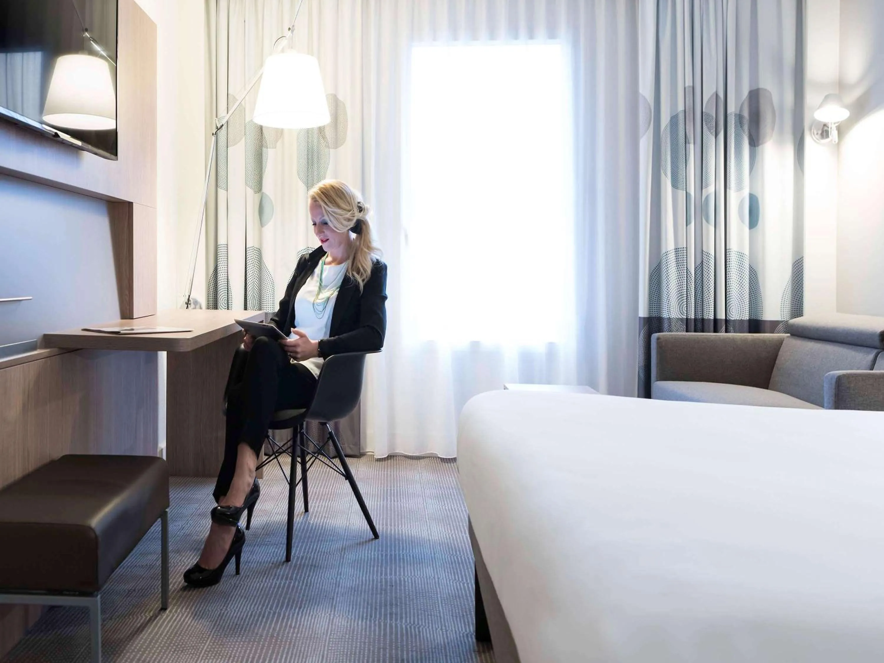 Photo of the whole room, Bed in Novotel Château de Versailles