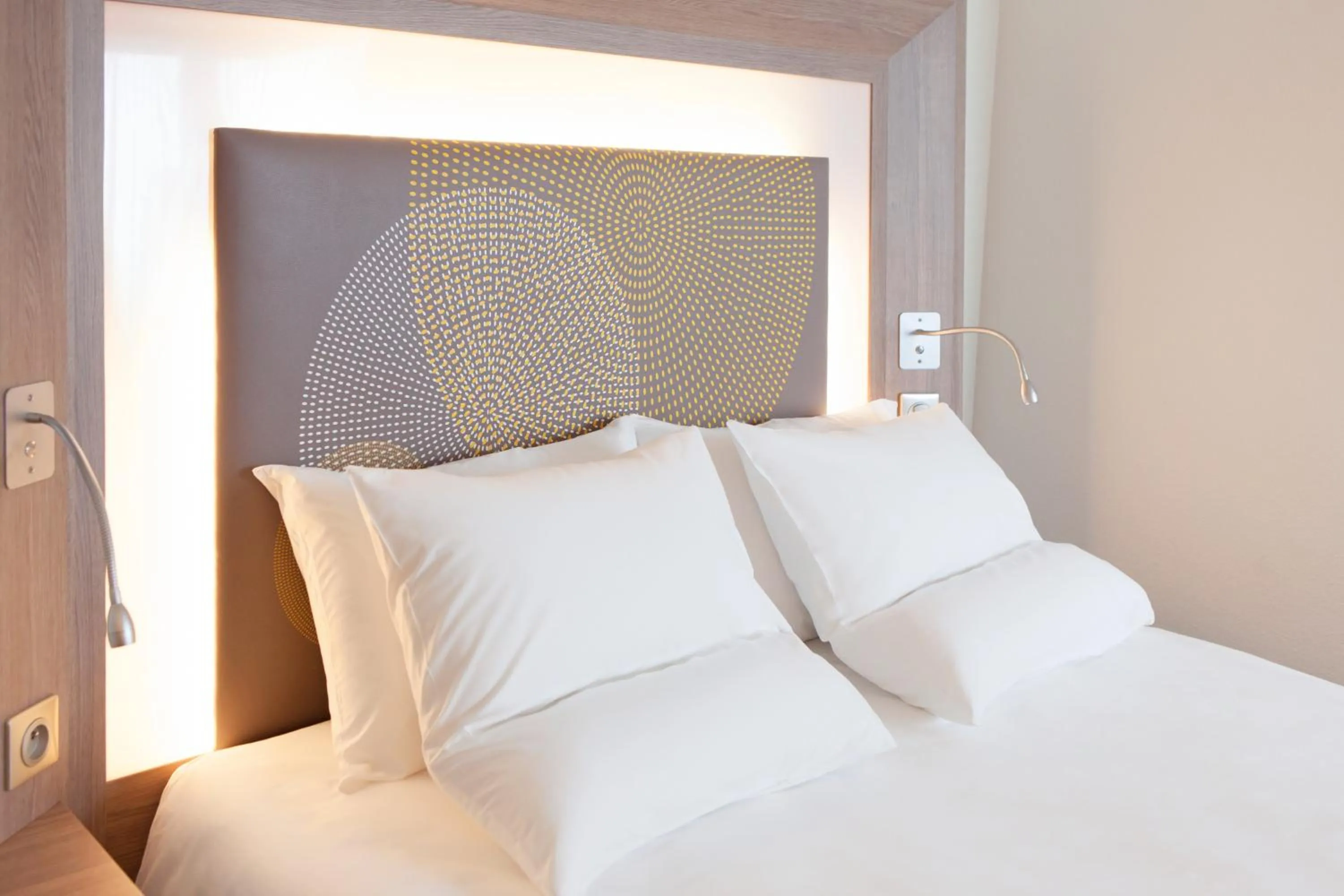 Bedroom, Bed in Novotel Château de Versailles