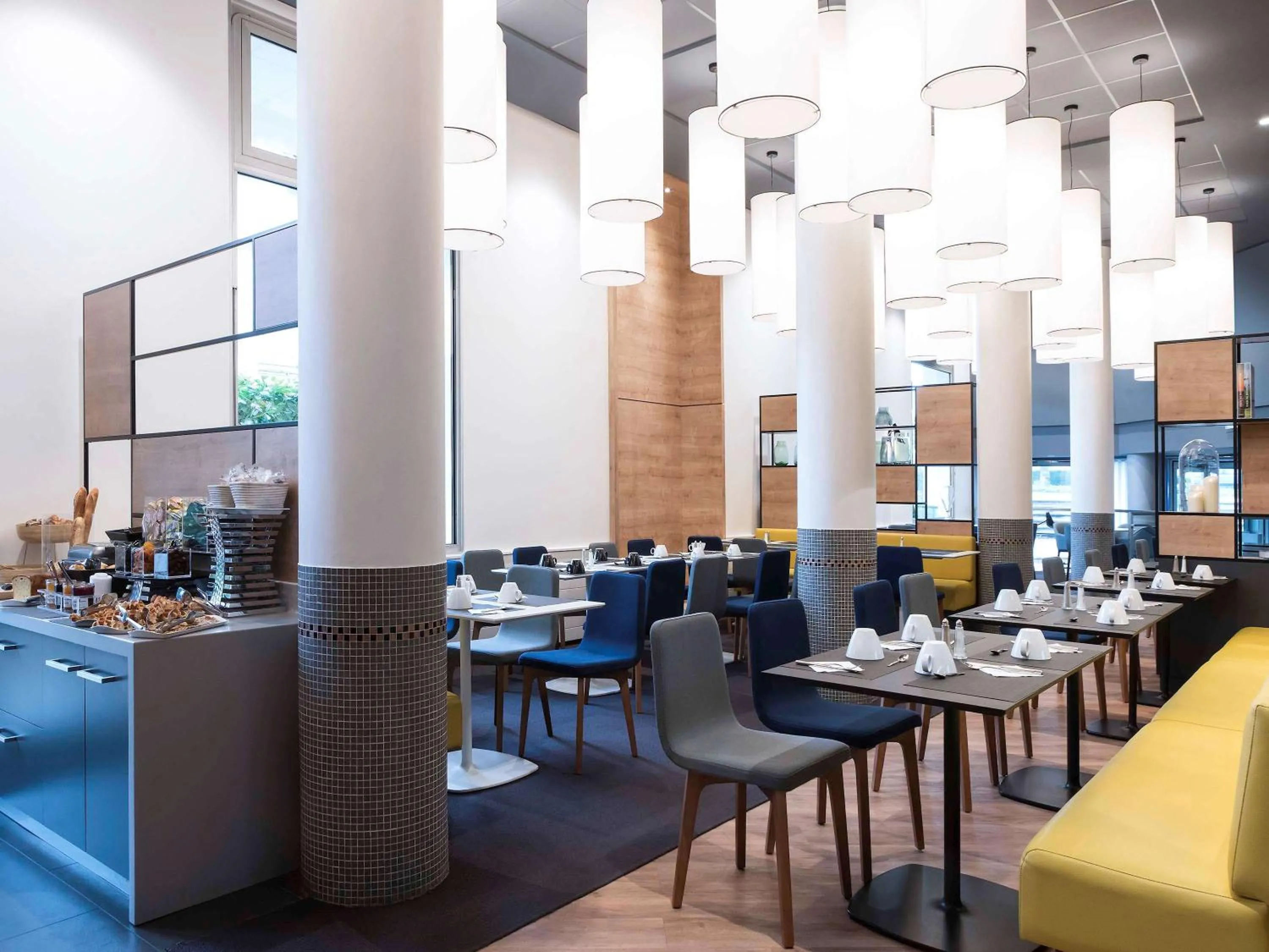 Restaurant/places to eat in Novotel Château de Versailles