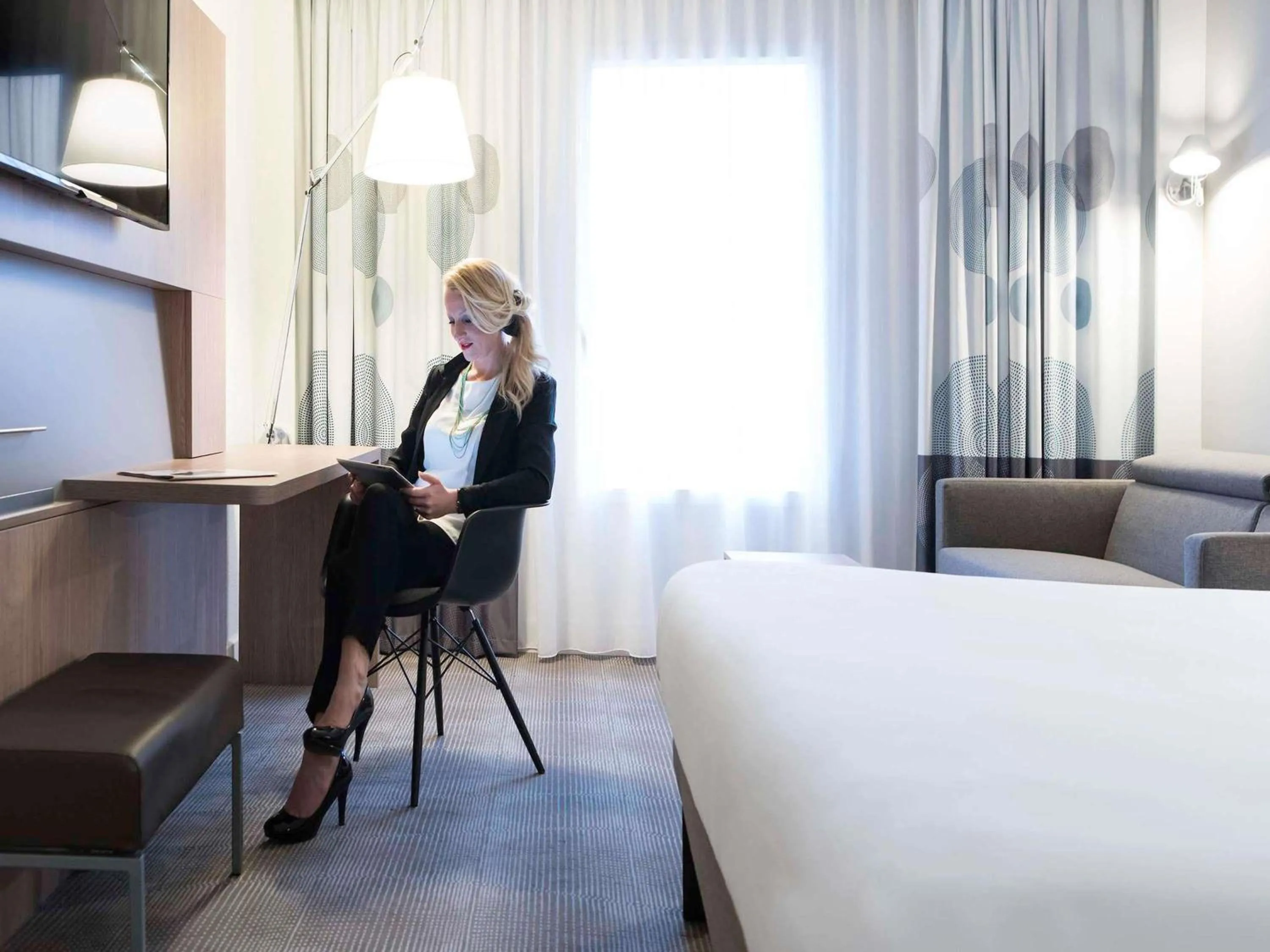 Bedroom, Bed in Novotel Château de Versailles