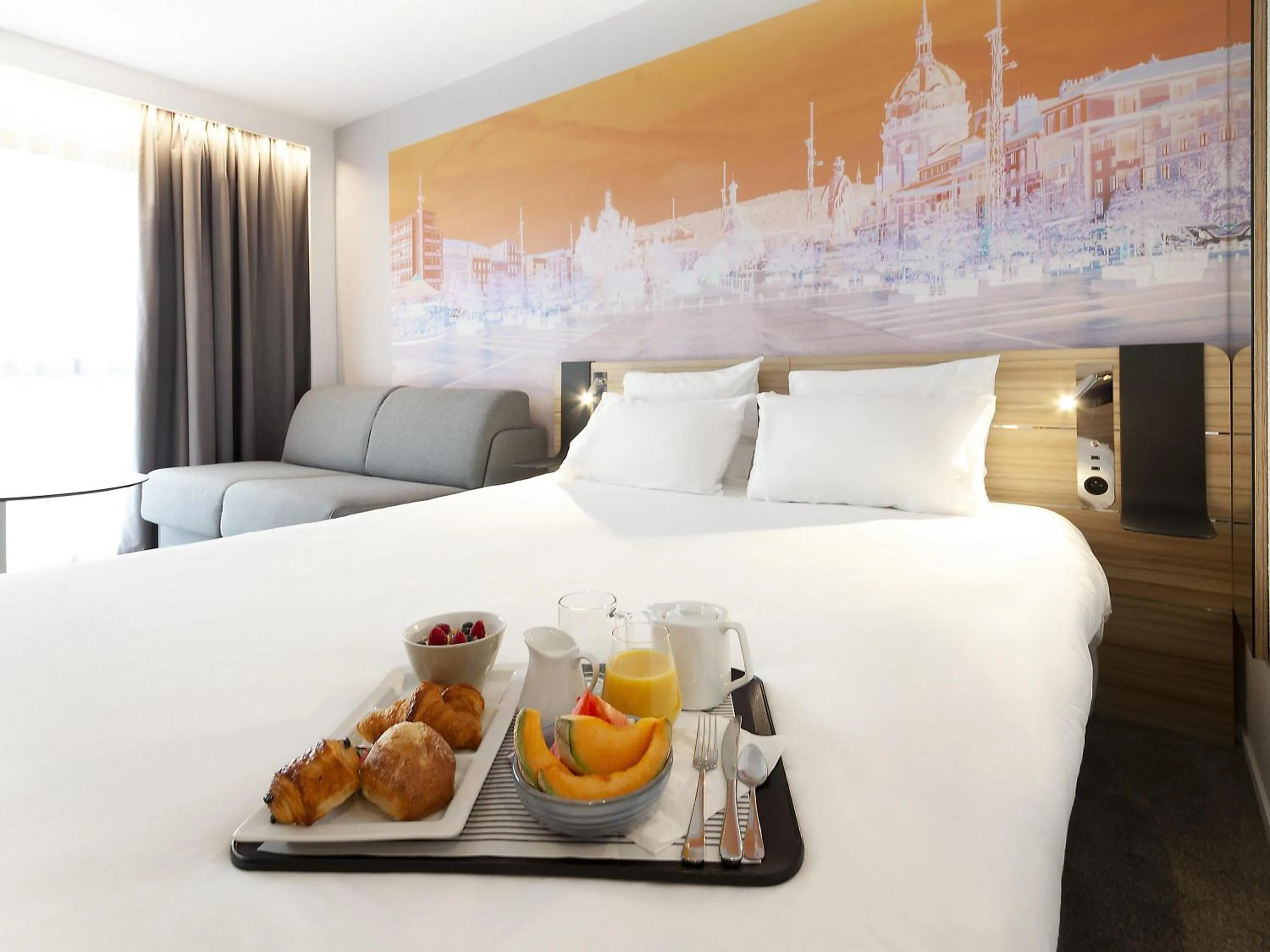 Breakfast, Bed in Novotel Clermont-Ferrand