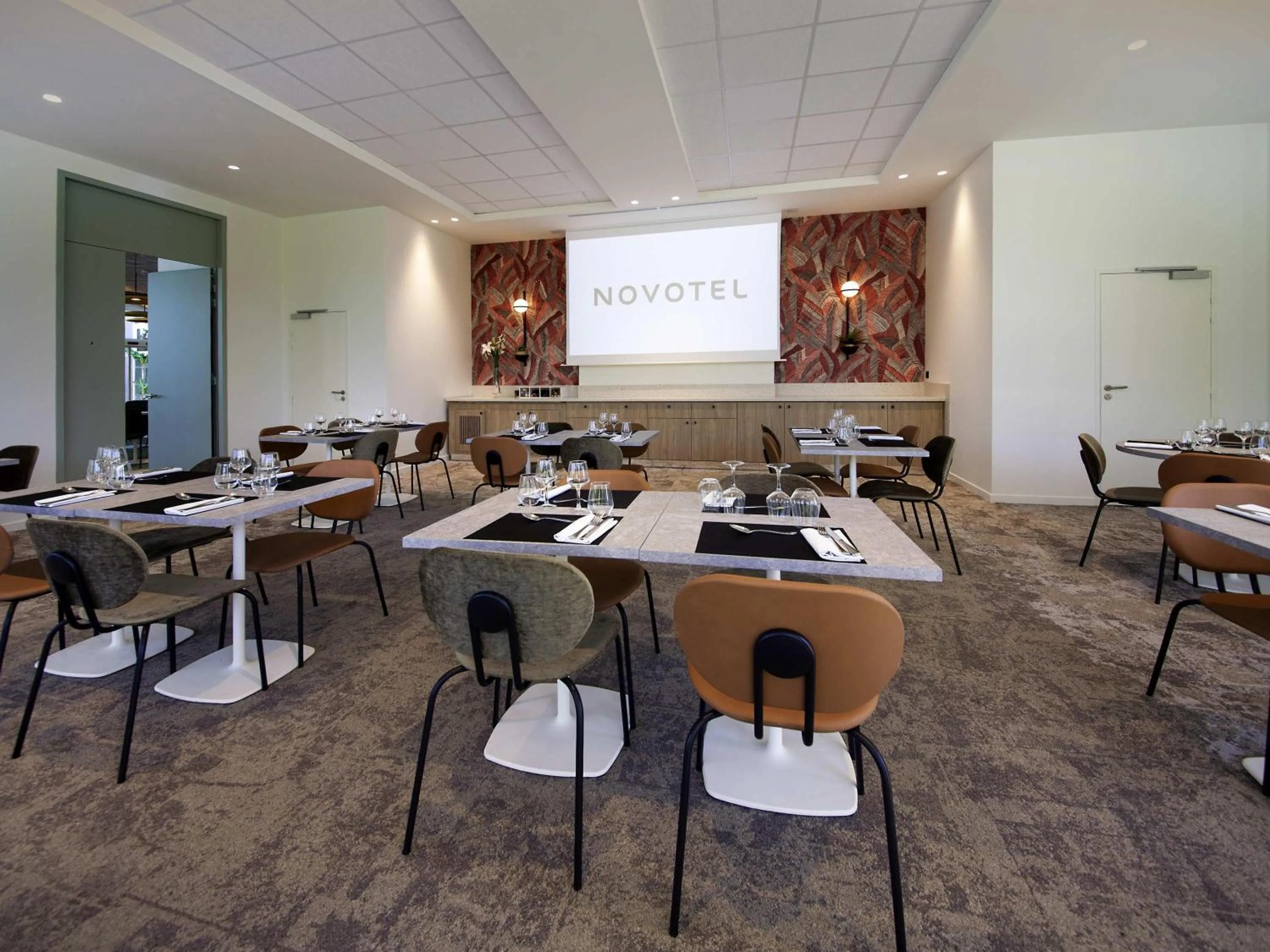 Restaurant/places to eat in Novotel Clermont-Ferrand