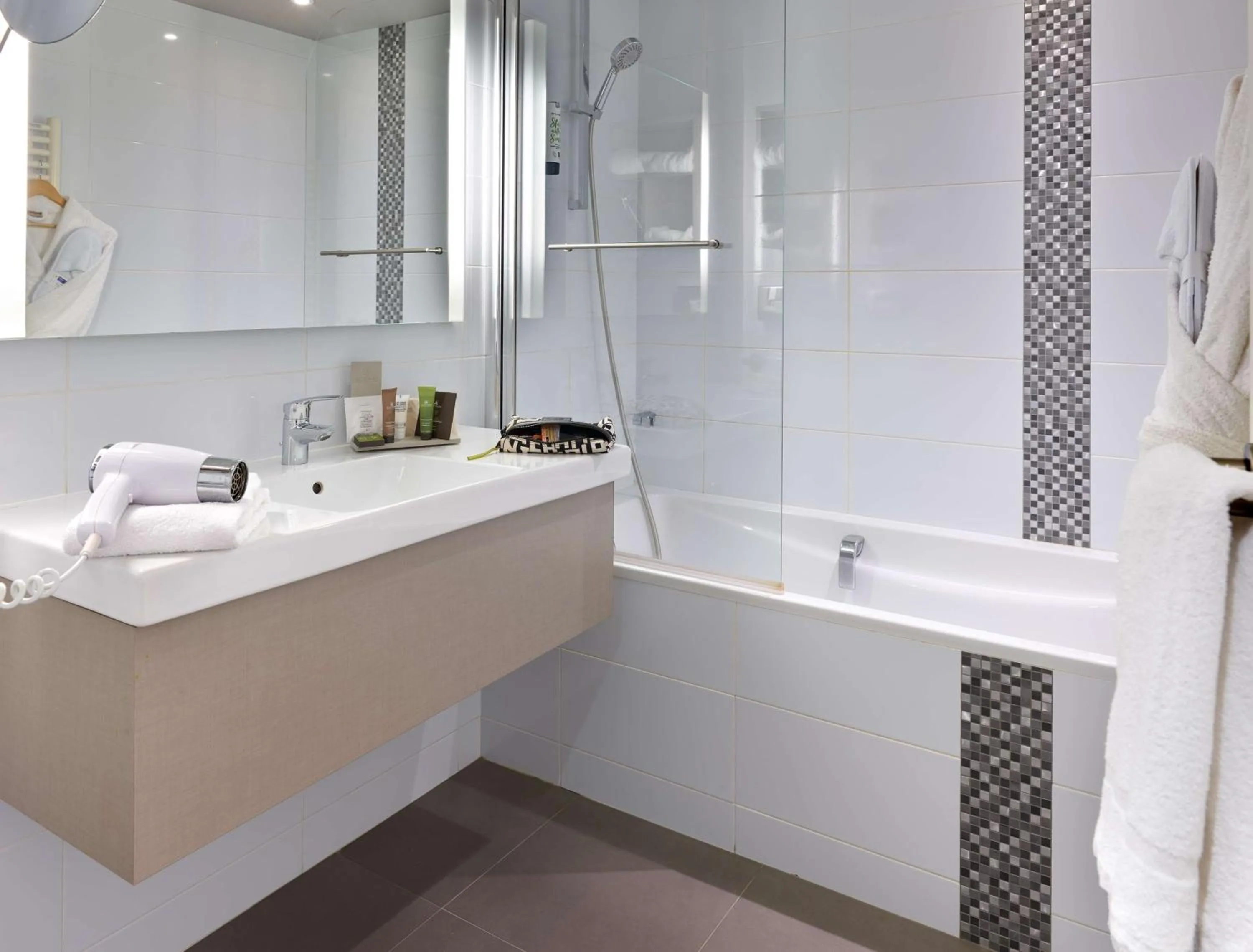 Bathroom in Best Western Plus Metz Technopole