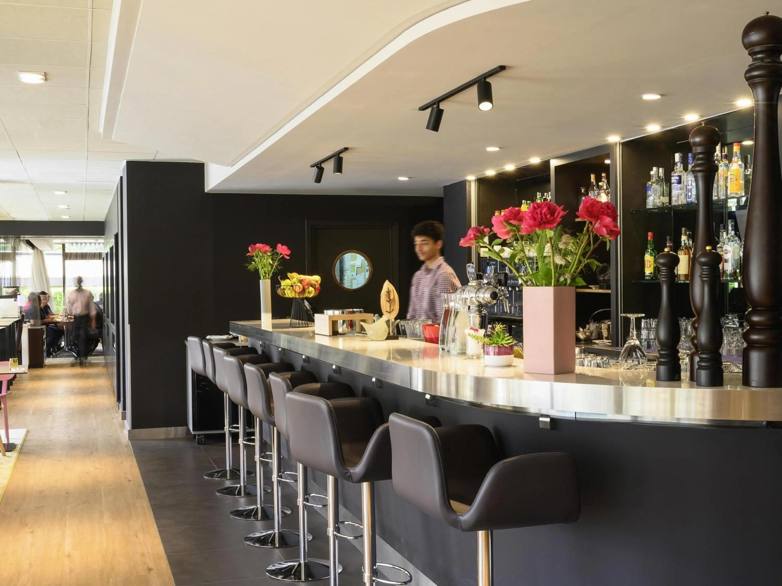 Restaurant/places to eat in Novotel Paris Créteil Le Lac