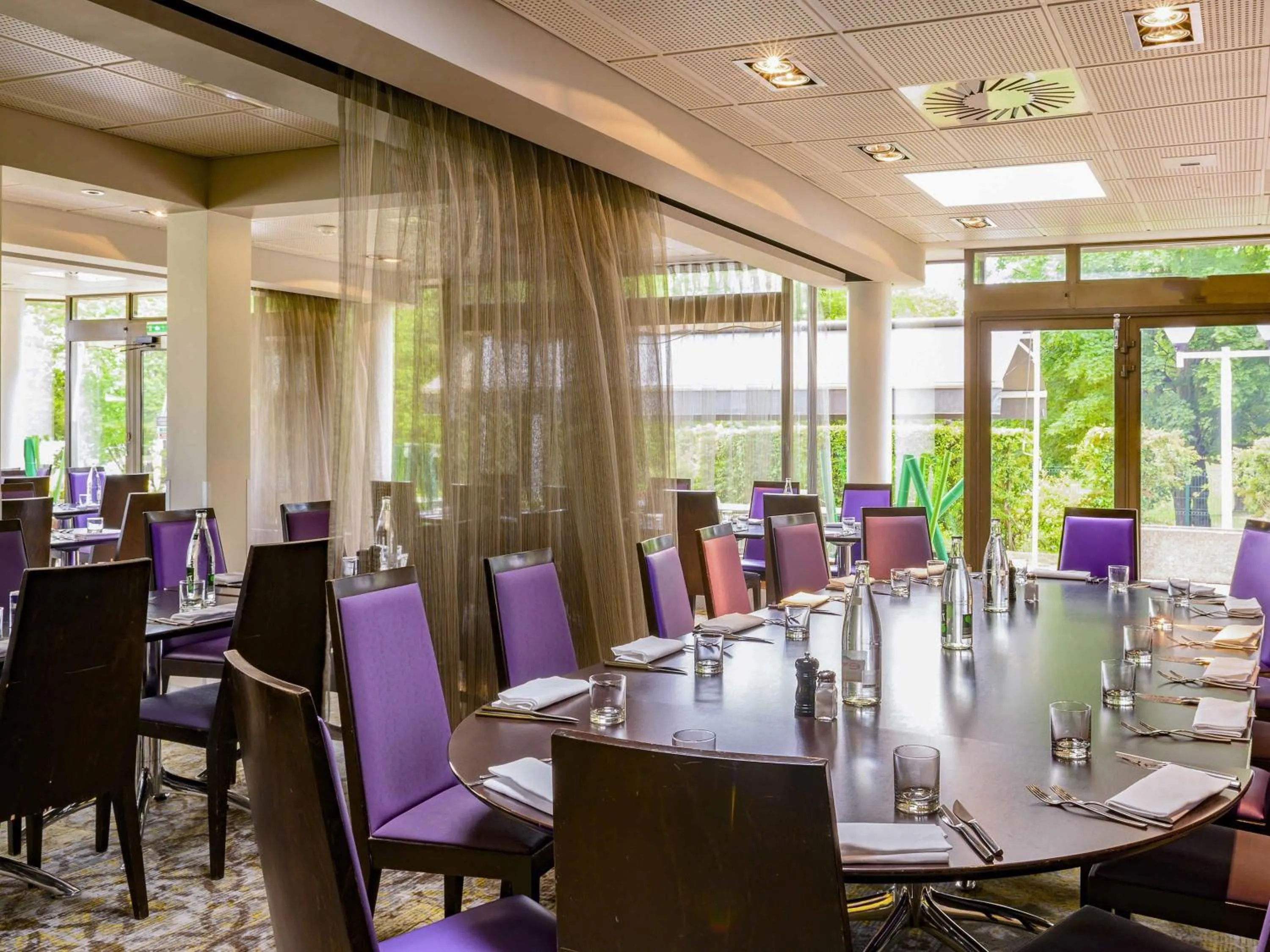 Restaurant/places to eat in Novotel Paris Créteil Le Lac