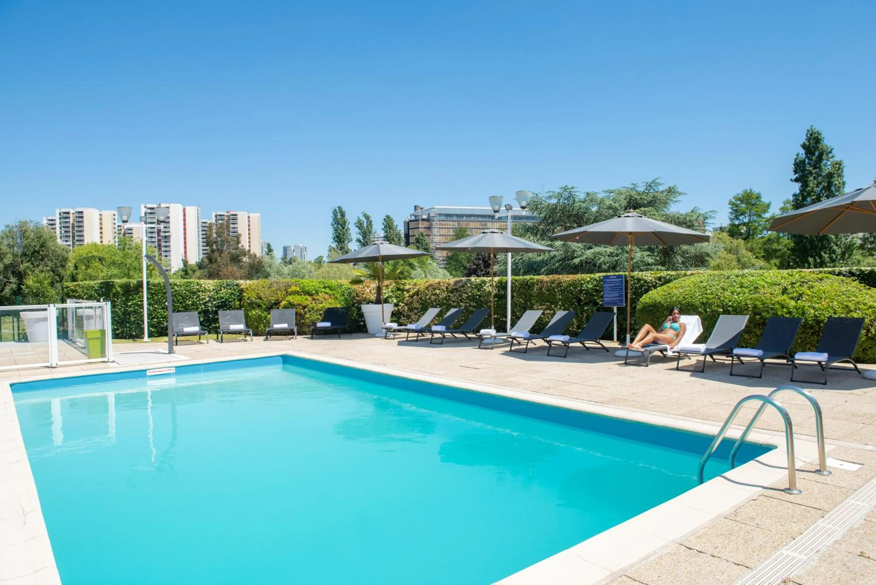 Swimming pool in Novotel Paris Créteil Le Lac