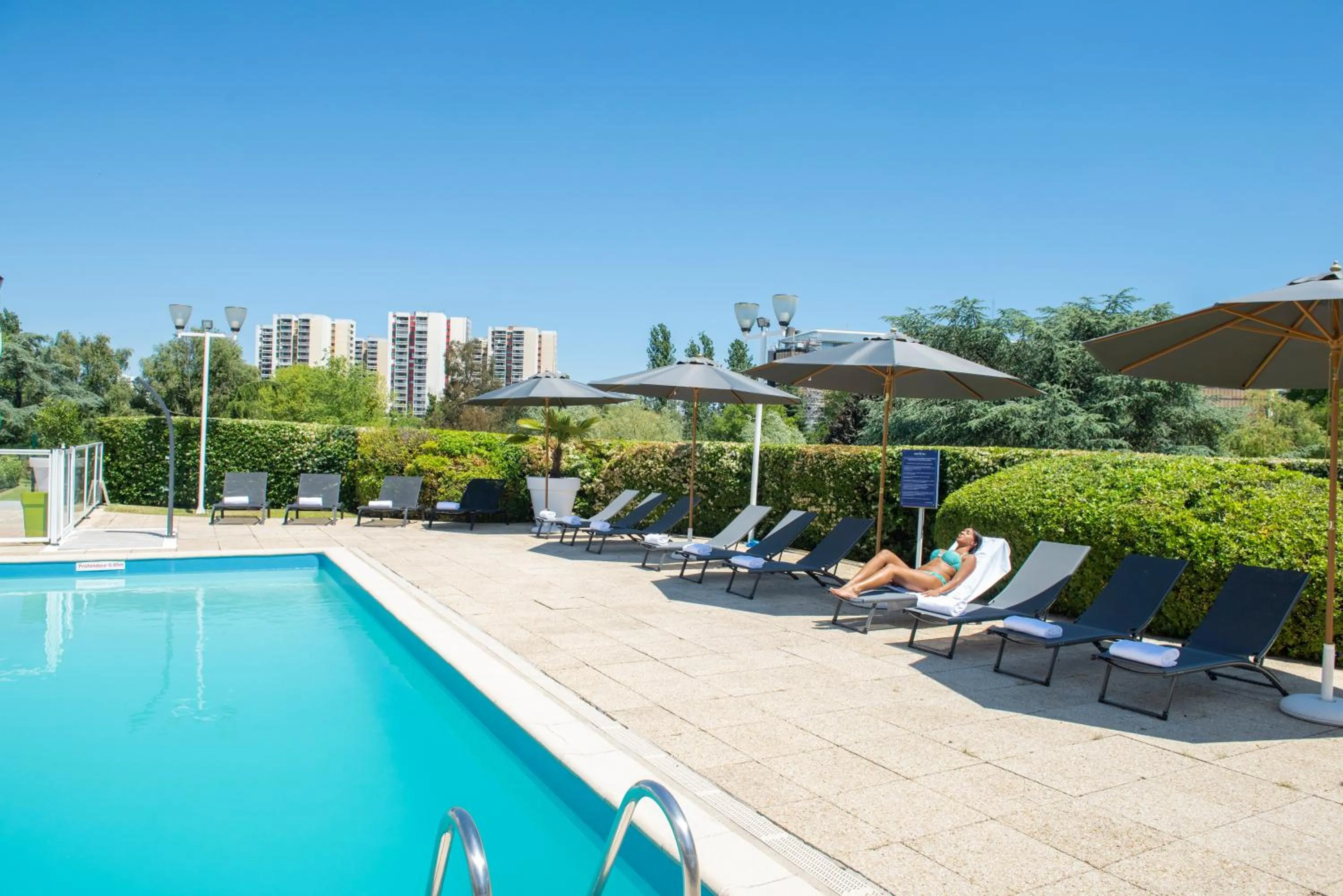 Swimming pool in Novotel Paris Créteil Le Lac