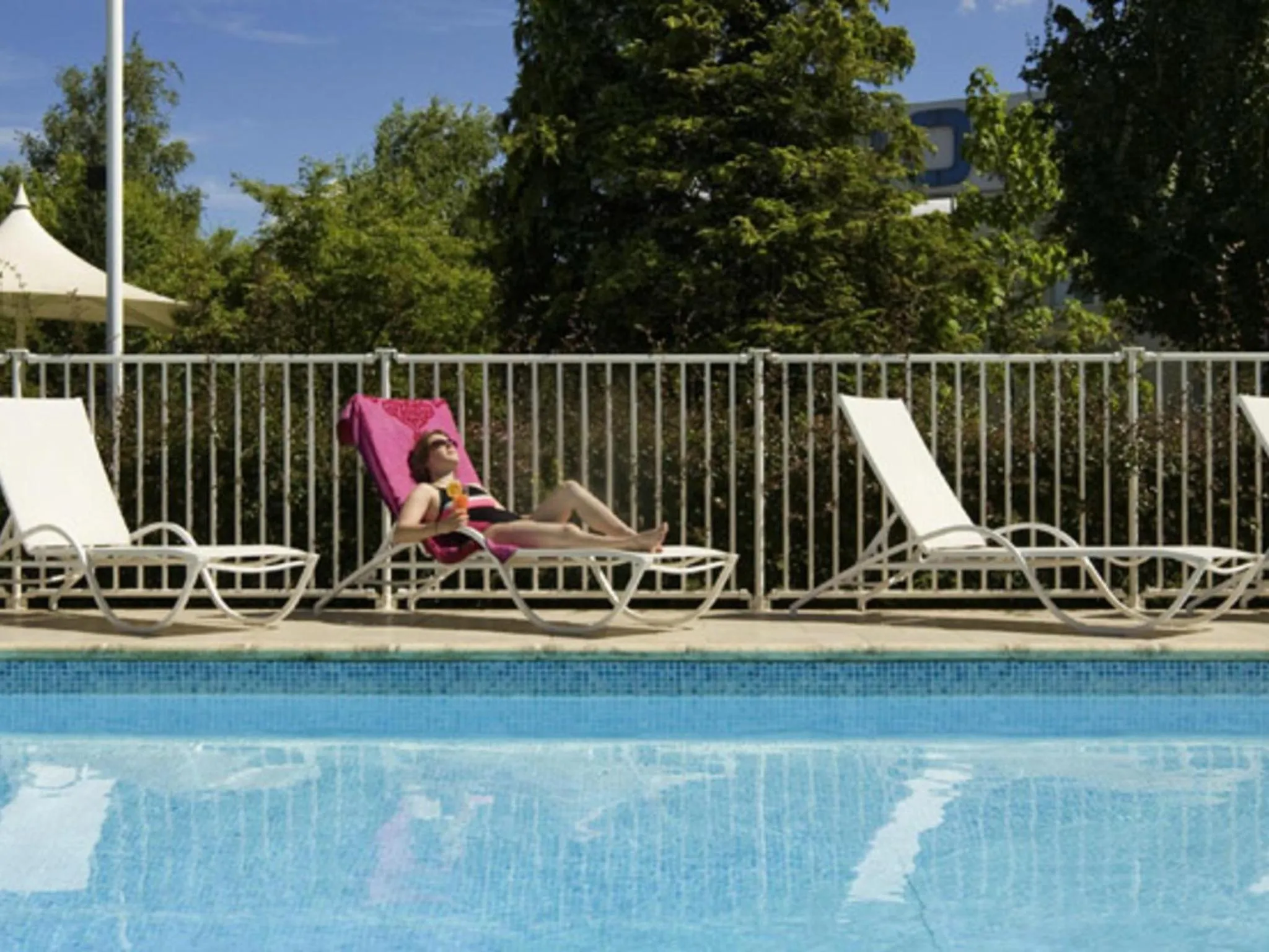 Pool view in Novotel Paris Créteil Le Lac