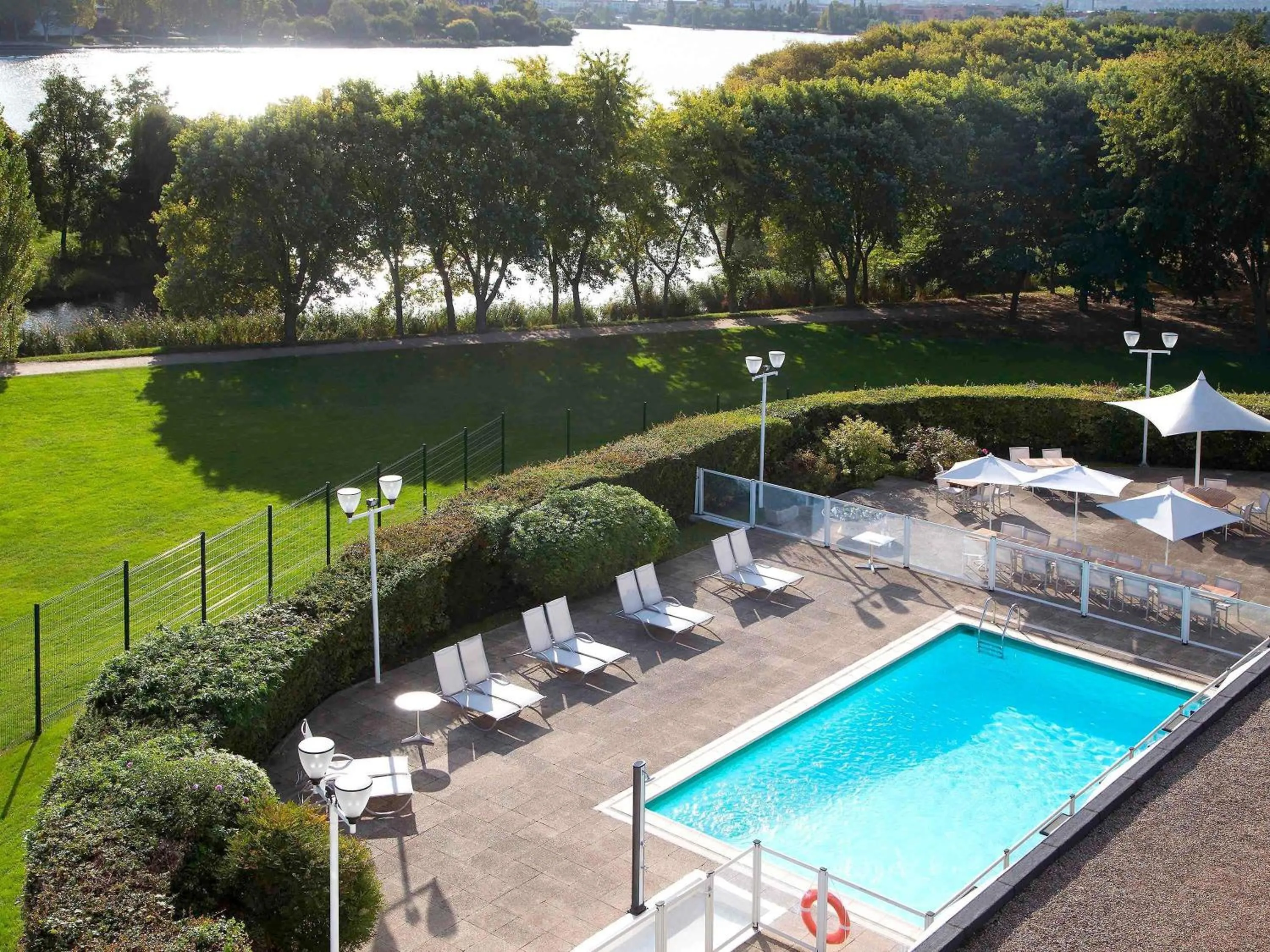 Pool view in Novotel Paris Créteil Le Lac