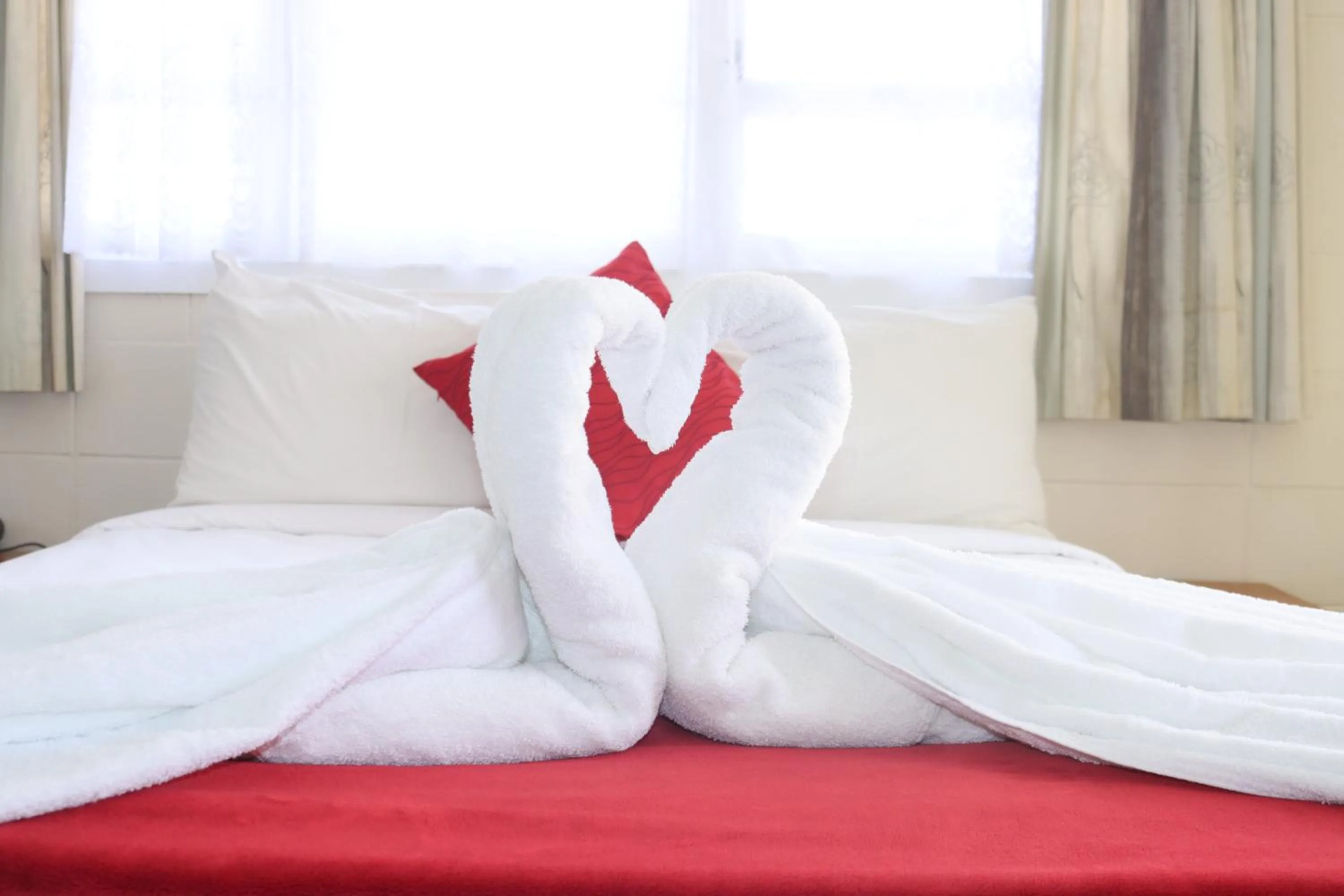 Bed in Colonial City Motel